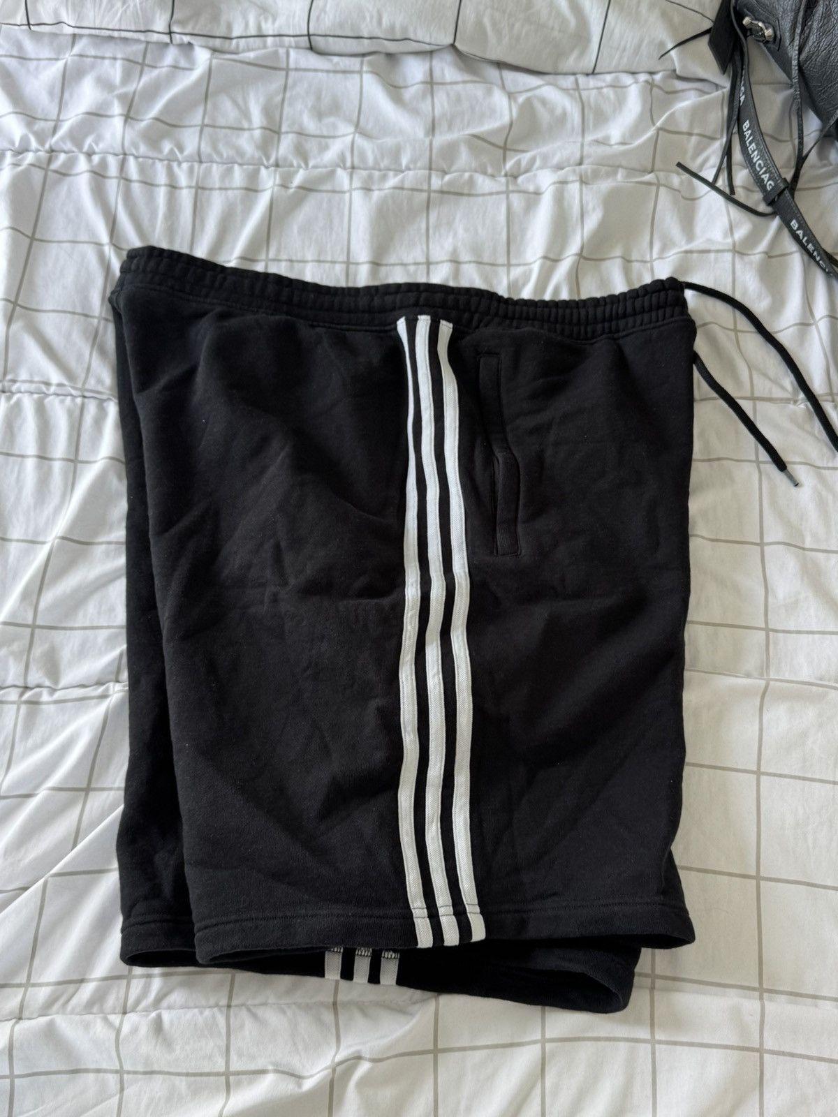 Adidas Adidas Baggy Shorts Balenciaga Style Cotton M/L size Japan Size US 34 / EU 50 - 8 Thumbnail