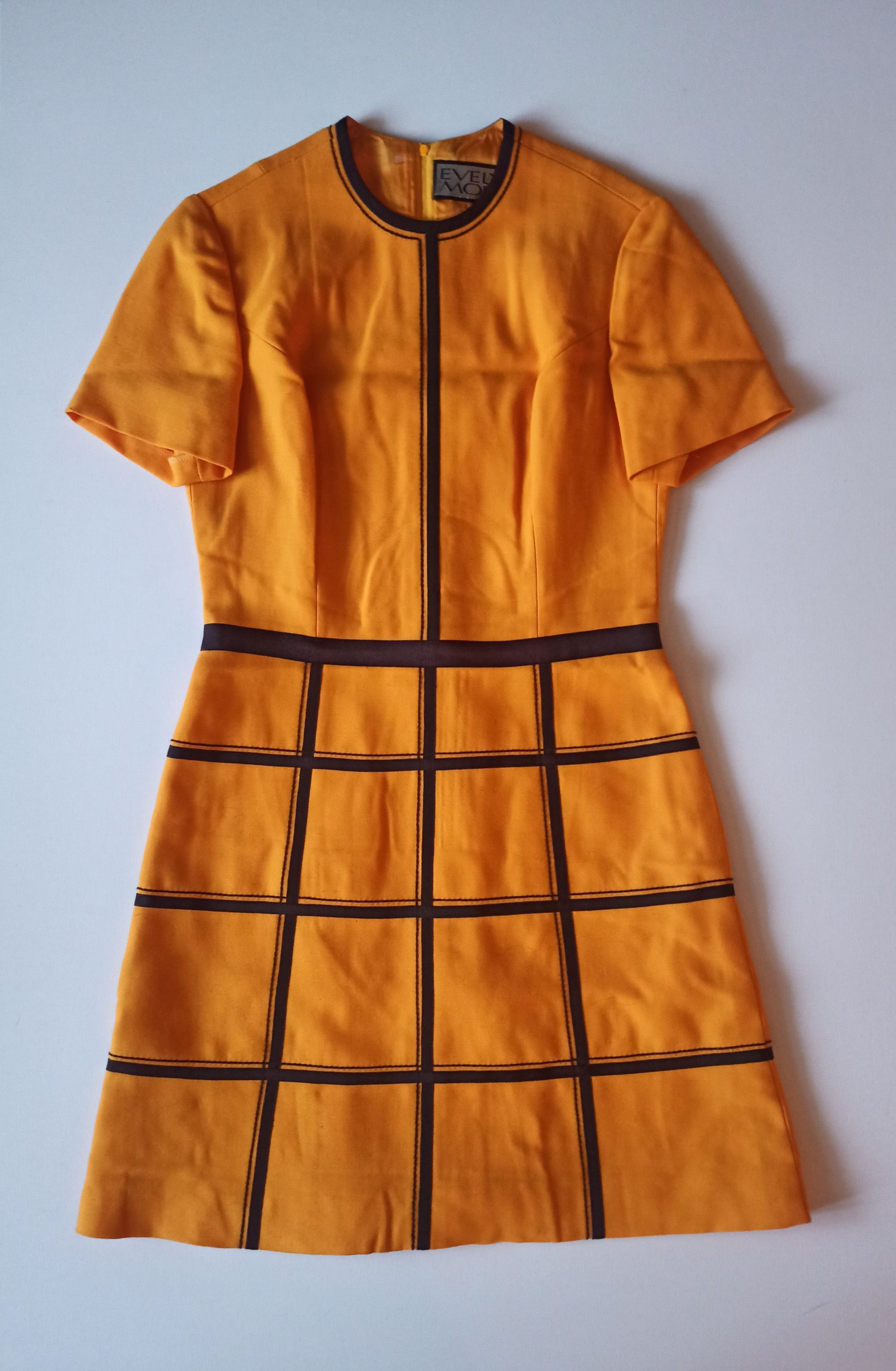 Vintage Evelyne model Paris vintage wool dress, size XS/S Size XS / US 0-2 / IT 36-38 - 1 Thumbnail