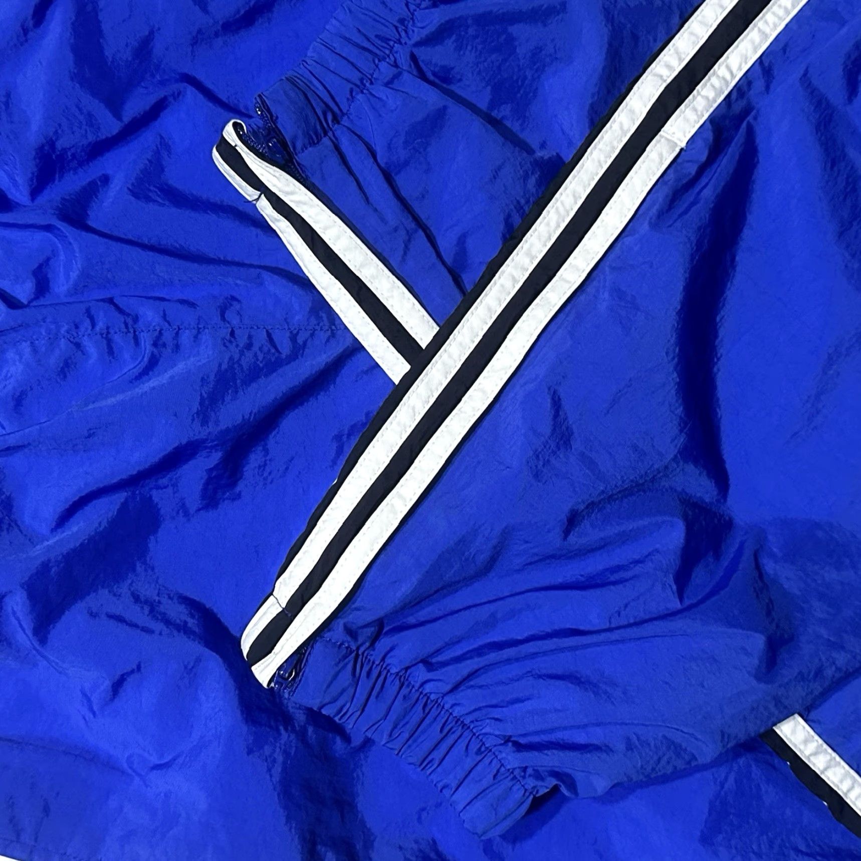 Adidas VINTAGE Adidas Nylon Glanz Soccer Pants Mens Small Blue Lined RN 8837 00411 Size US 29 - 7 Thumbnail