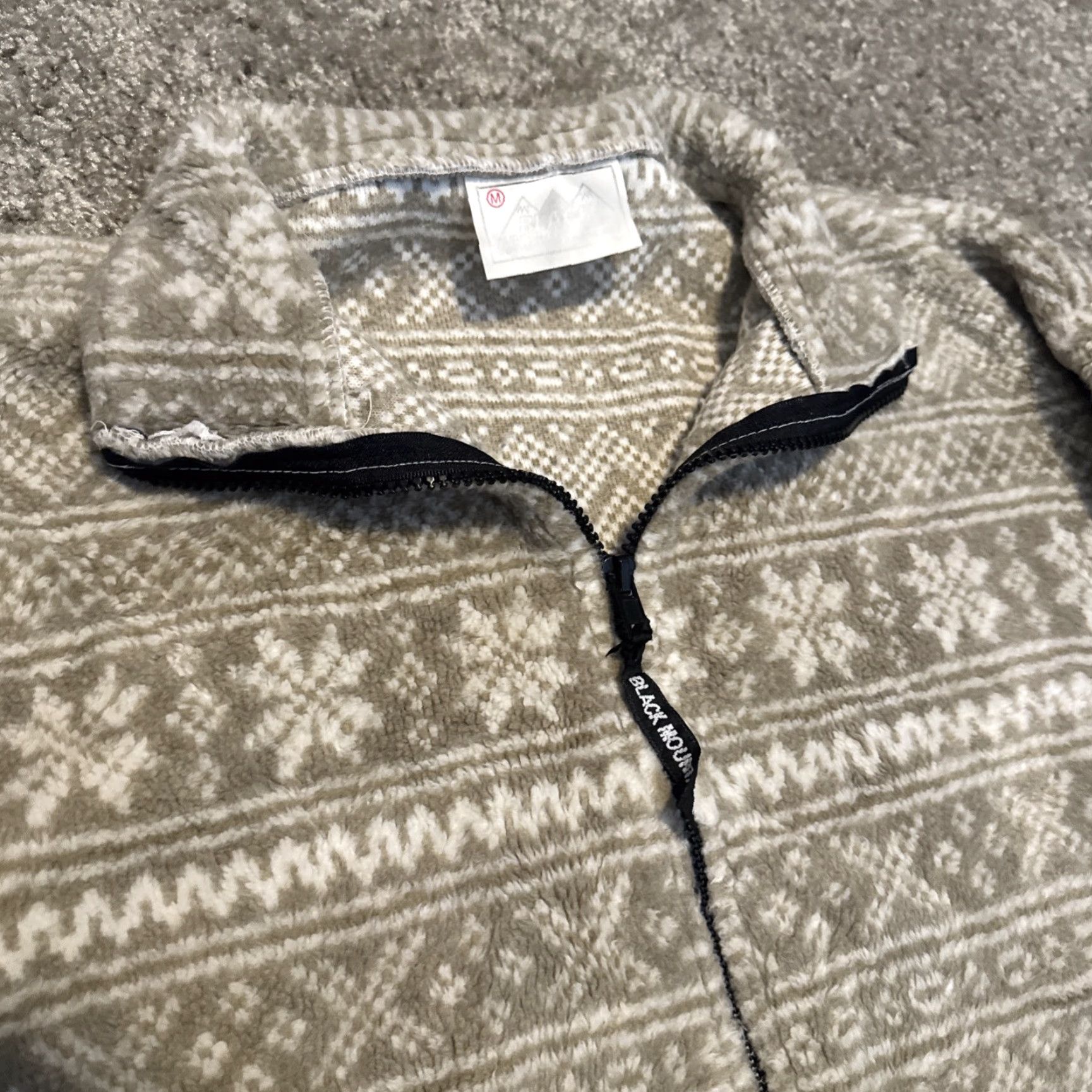 Vintage VINTAGE Black Mountain Jacket 90s Fleece Full Zip Striped Beige White Snowflake M Unisex Adults Modern Basic Jacket Size US M / EU 48-50 / 2 - 3 Thumbnail