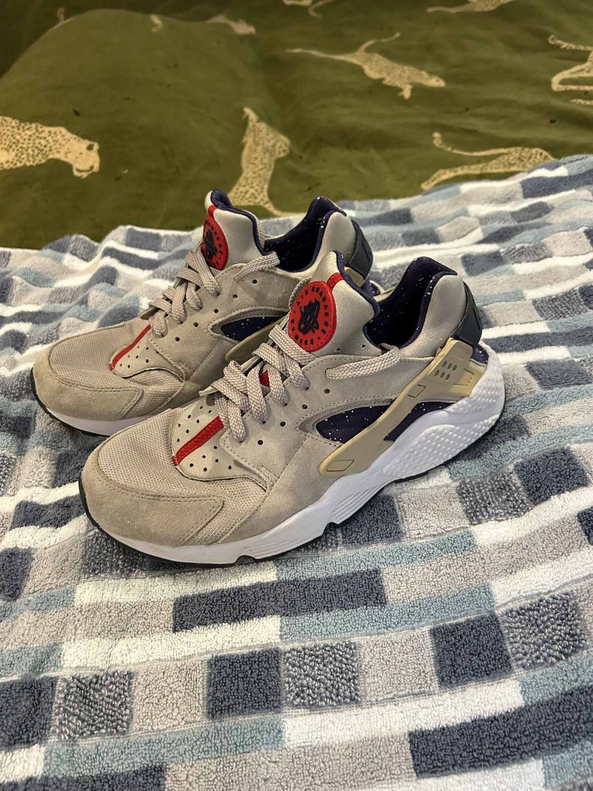 Nike 2018 Nike Air Huarache ‘moon landing’ Size US 11.5 / EU 44-45 - 3 Thumbnail