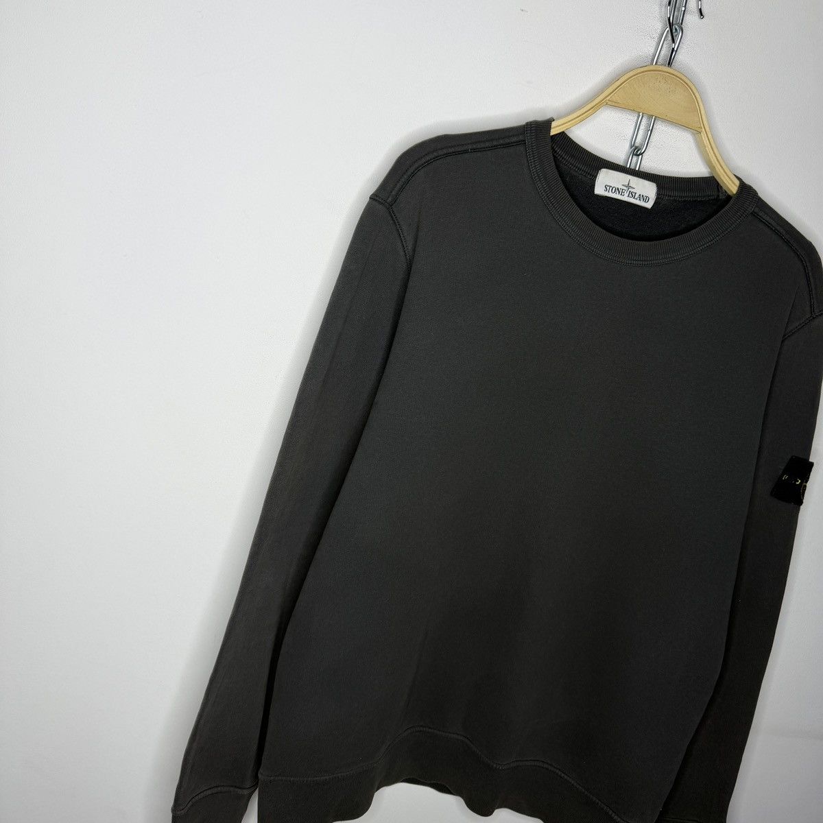 Stone Island Stone Island Sweatshirt Crewneck Dark Grey Badge Patch Size US L / EU 52-54 / 3 - 3 Thumbnail