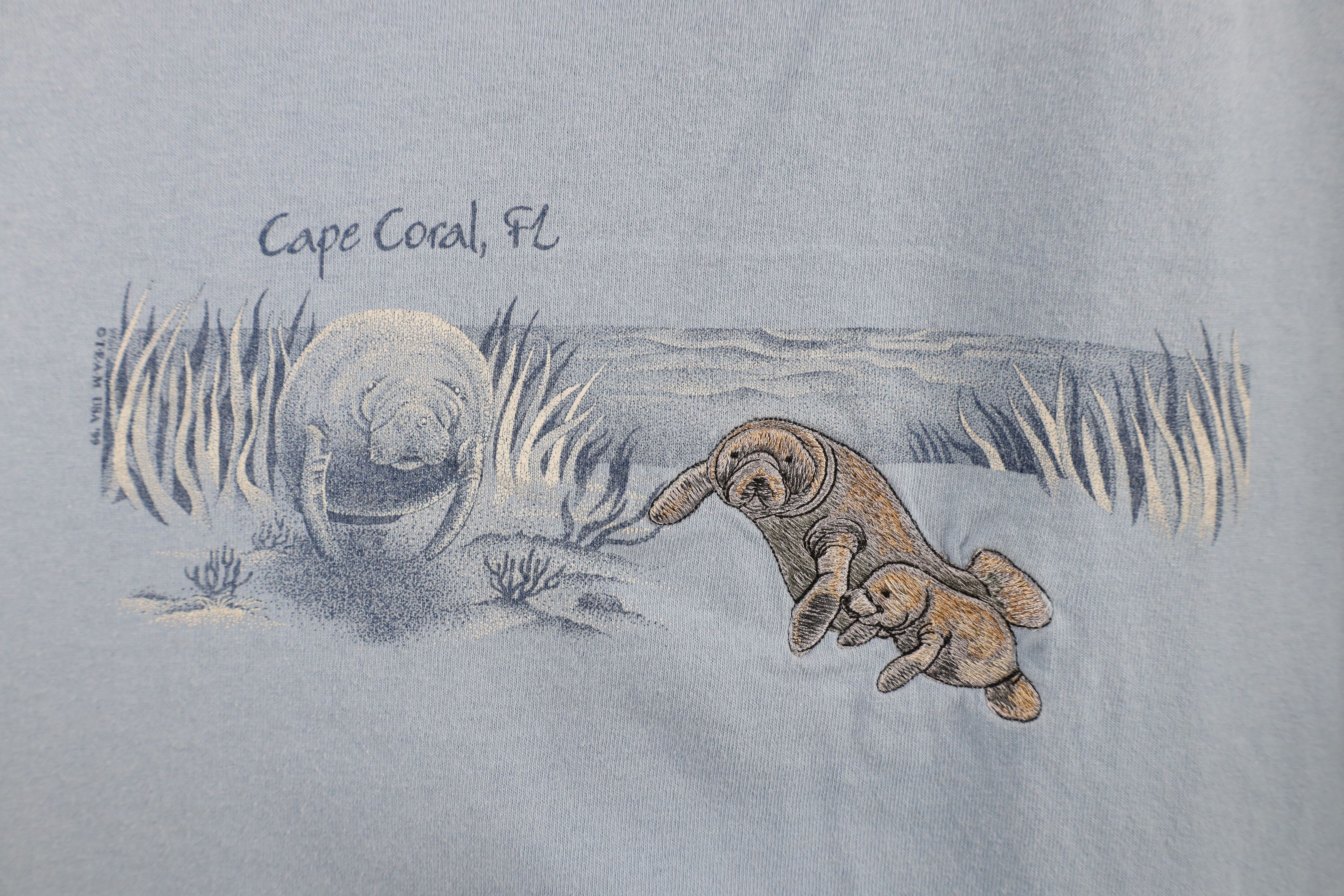 Vintage Vintage 90s Cape Coral Manatee Short Sleeve T-Shirt Blue Size US L / EU 52-54 / 3 - 4 Thumbnail