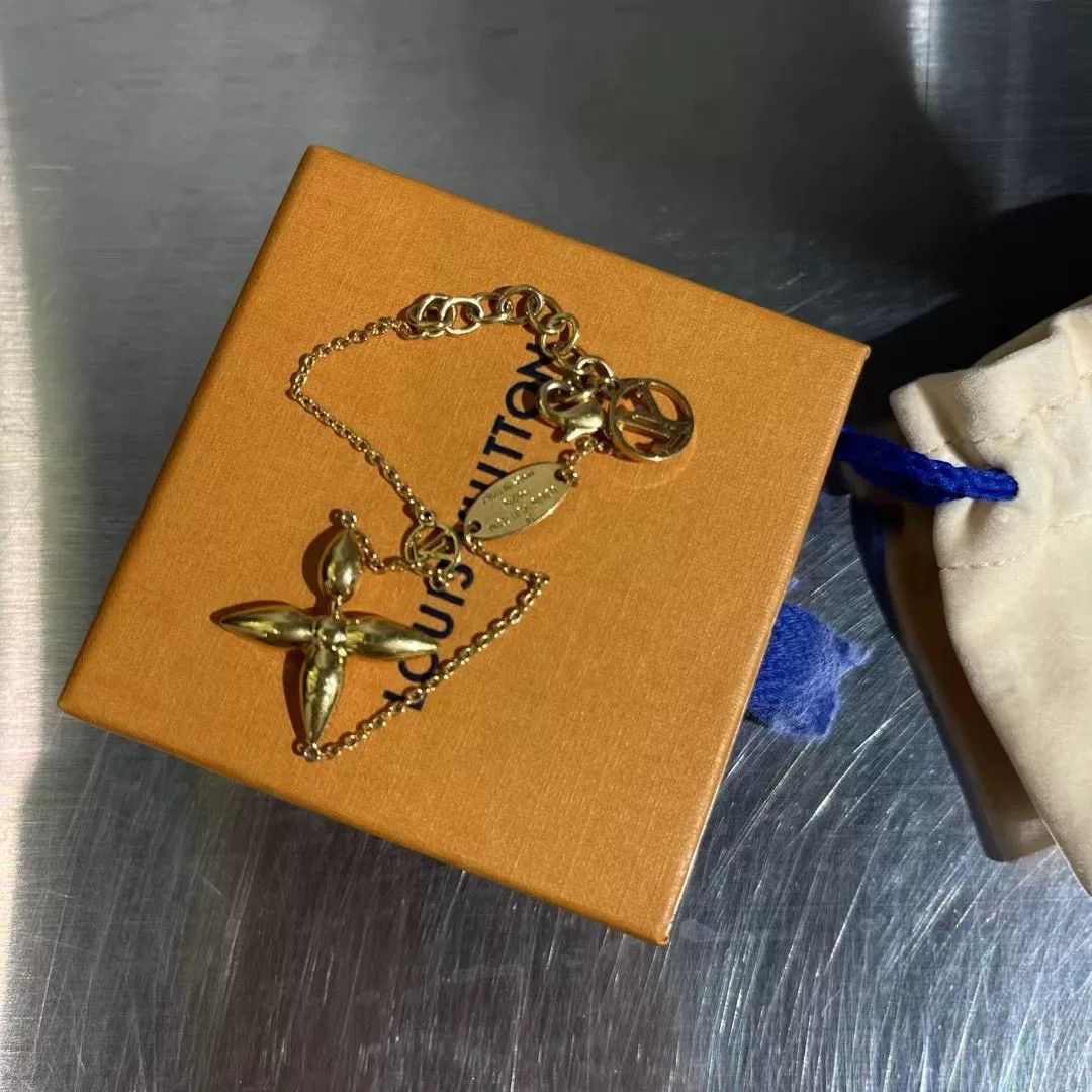 Louis Vuitton Louis Vuitton Floral Bracelet OS Women Size ONE SIZE - 1 Thumbnail