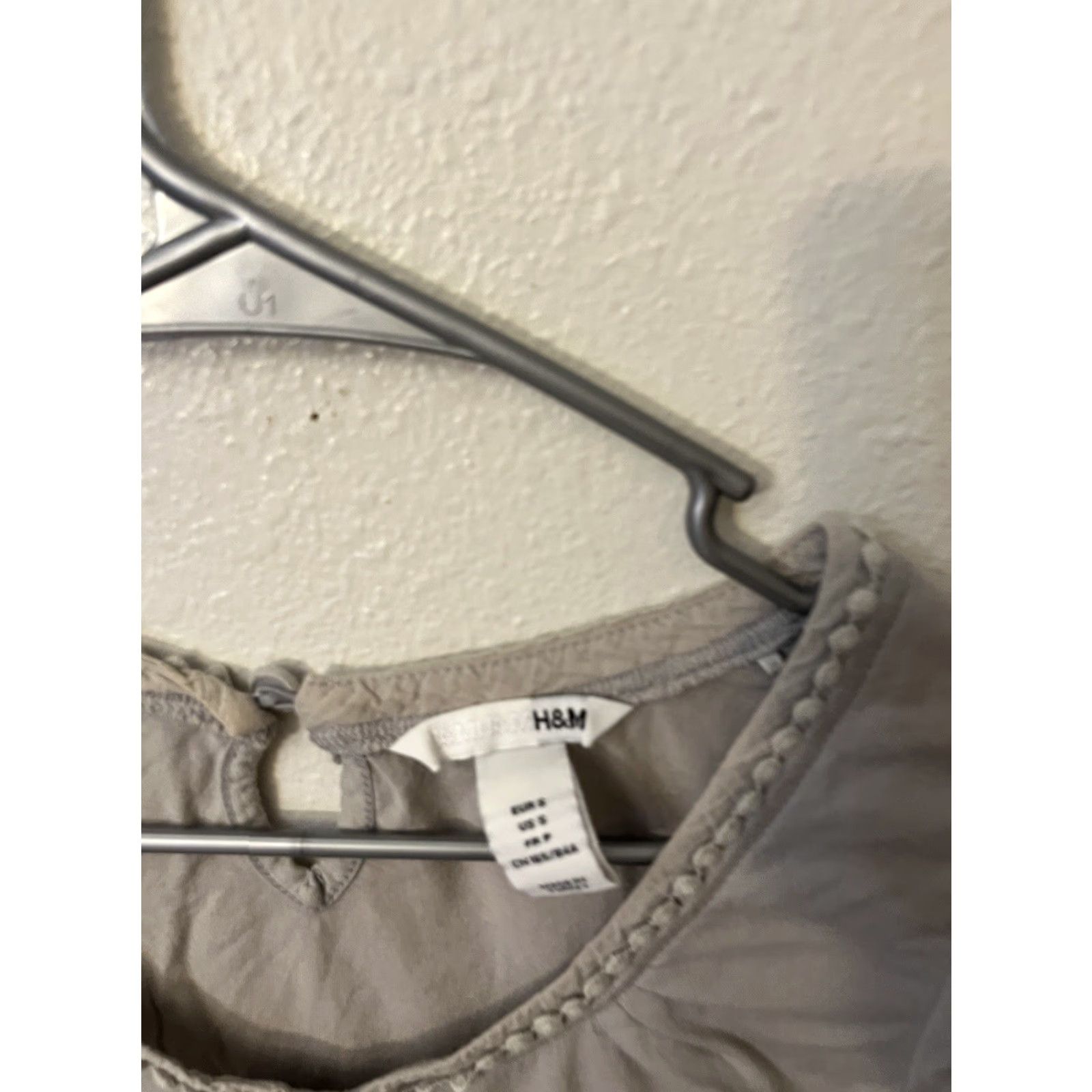 H&M H&M Shirt SIze Small Gray Cap Sleeve Scoop Neck Women Size S / US 4 / IT 40 - 2 Thumbnail