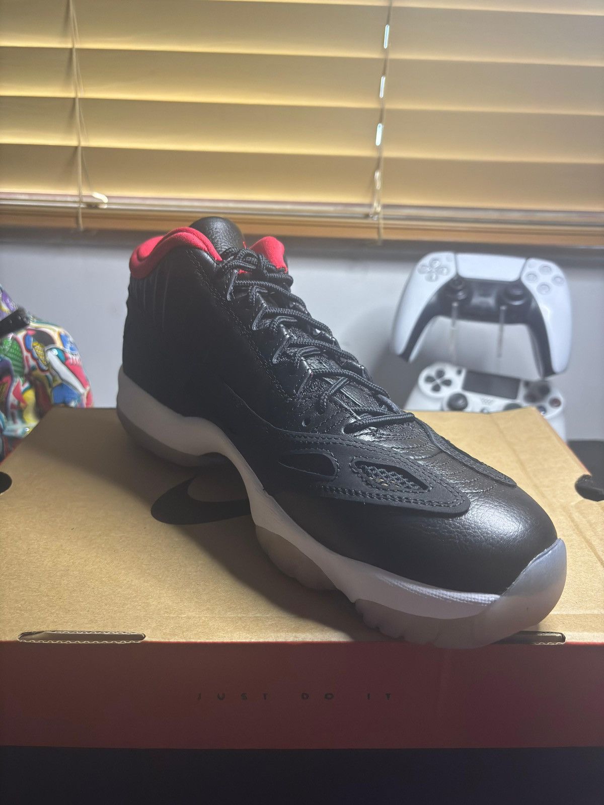 Jordan Brand Nike Air Jordan 11 Retro Size US 11 / EU 44 - 7 Thumbnail