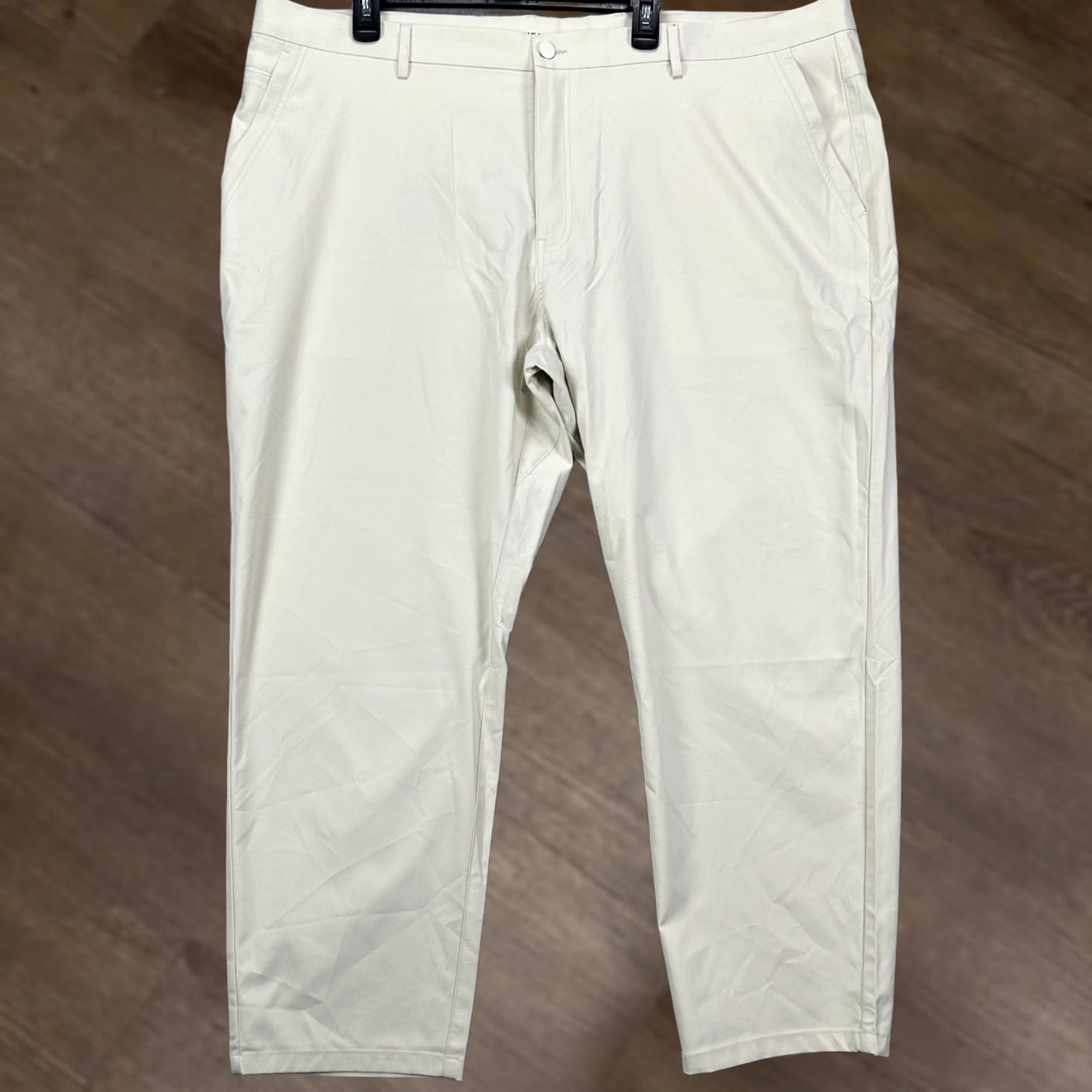 Vintage Marcus Pierce Golf Pants Mens 44X28 Beige Flat Front Straight Leg Casual Shorts? Size US 44 / EU 60 - 1 Thumbnail
