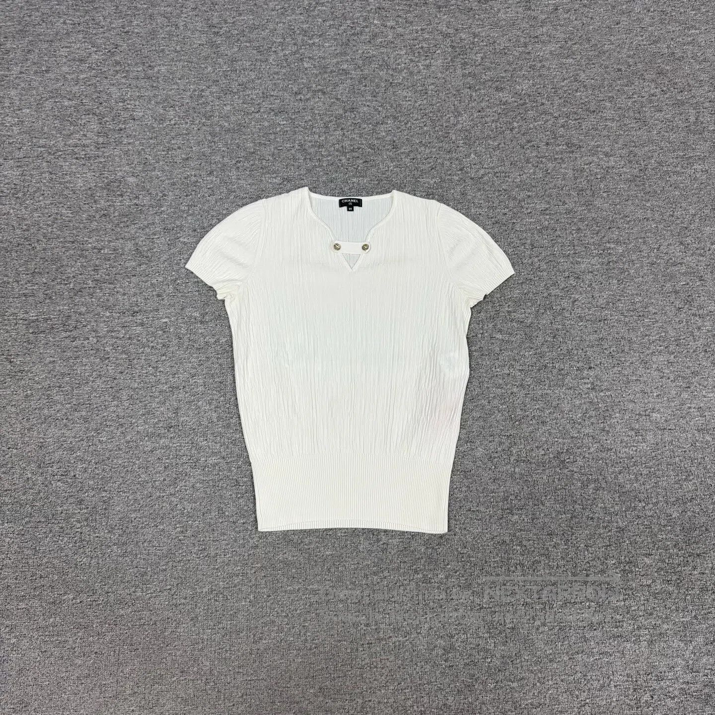 Chanel Chanel V-neck, gold small button, short-sleeved top| Size M / US 6-8 / IT 42-44 - 1 Thumbnail