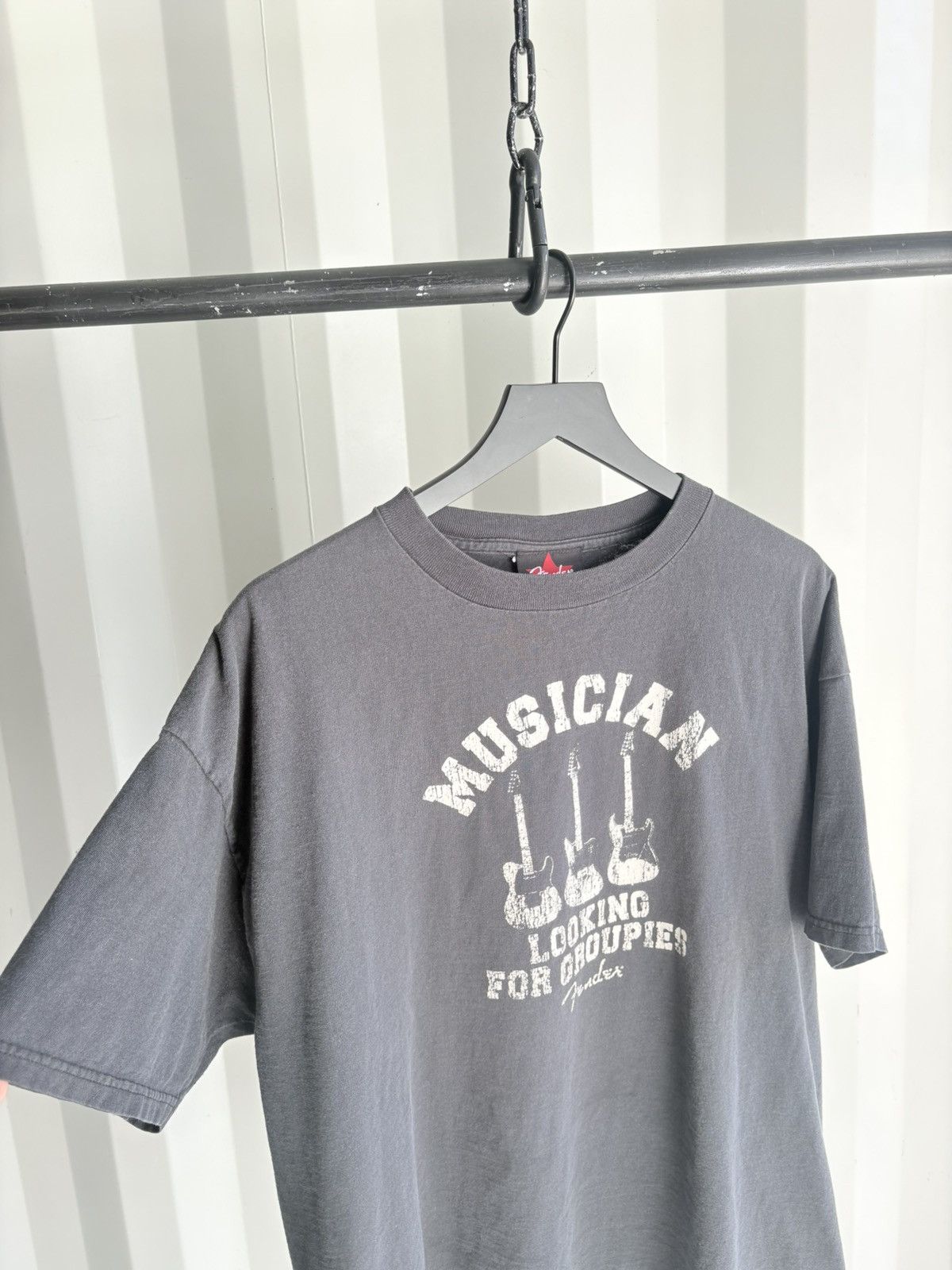 Band Tees Vintage Fender Looking for Groupie Shirt Faded Band Grunge Size US XL / EU 56 / 4 - 5 Thumbnail