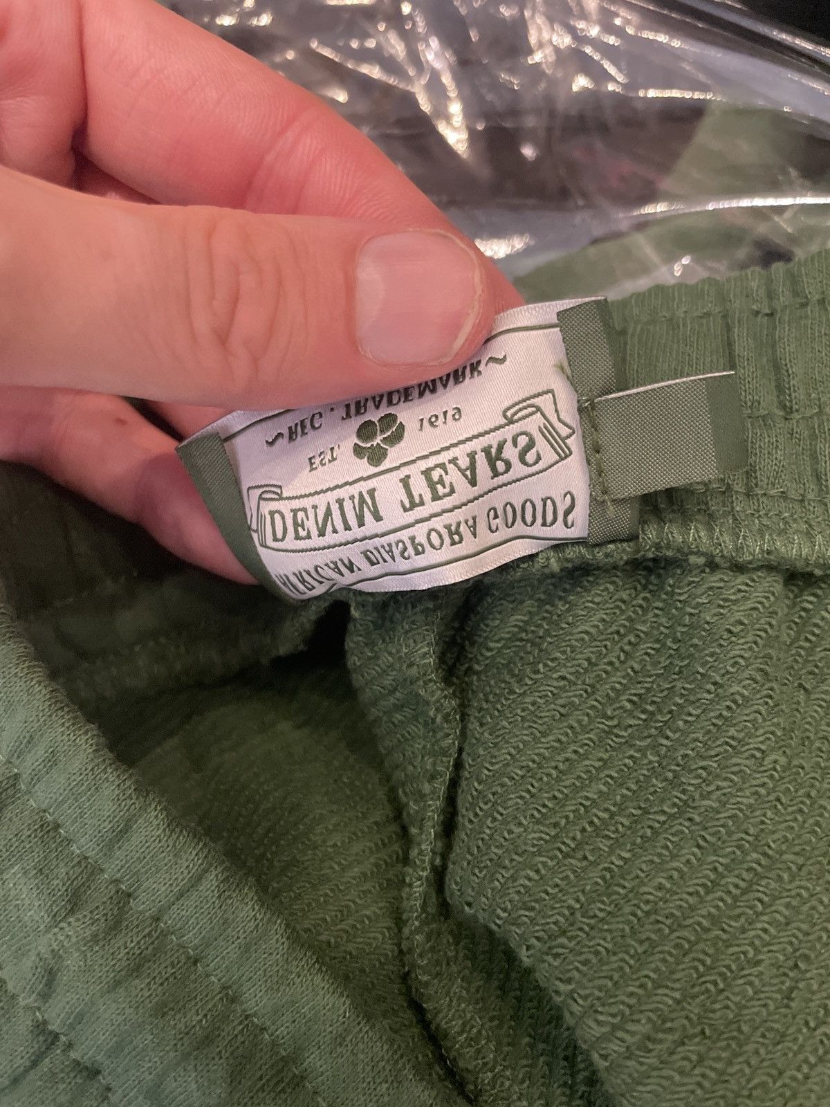 DENIM TEARS Denim Tears Cotton Wreath Sweatpants Green Size US 34 / EU 50 - 3 Thumbnail