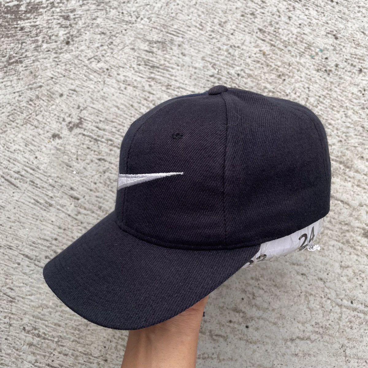Nike Nike vintage with stylish logo strap Size ONE SIZE - 2 Thumbnail