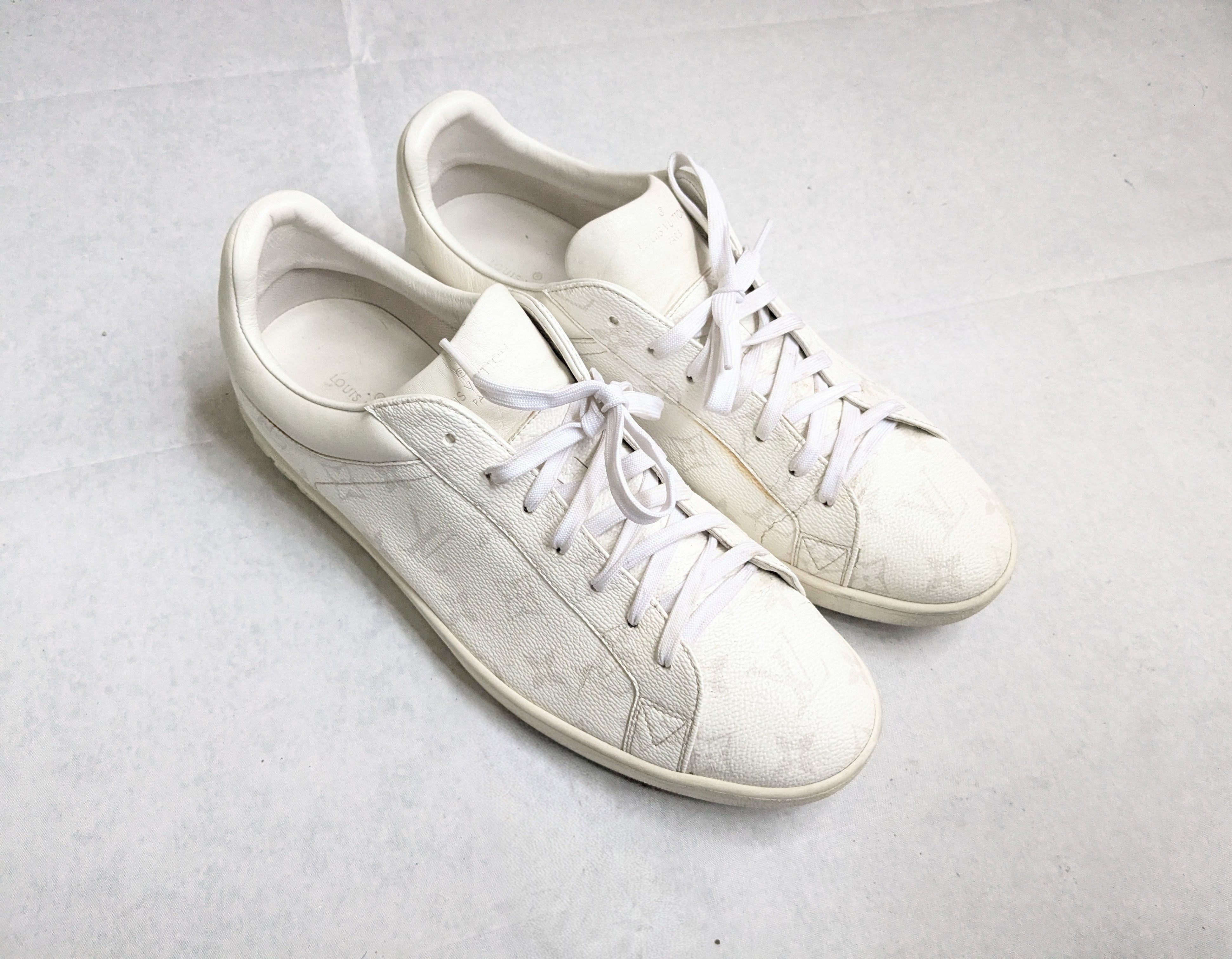 Louis Vuitton Louis Vuitton Sneakers White 11 Monogram Logo High Tops Size US 11 / EU 44 - 1 Thumbnail