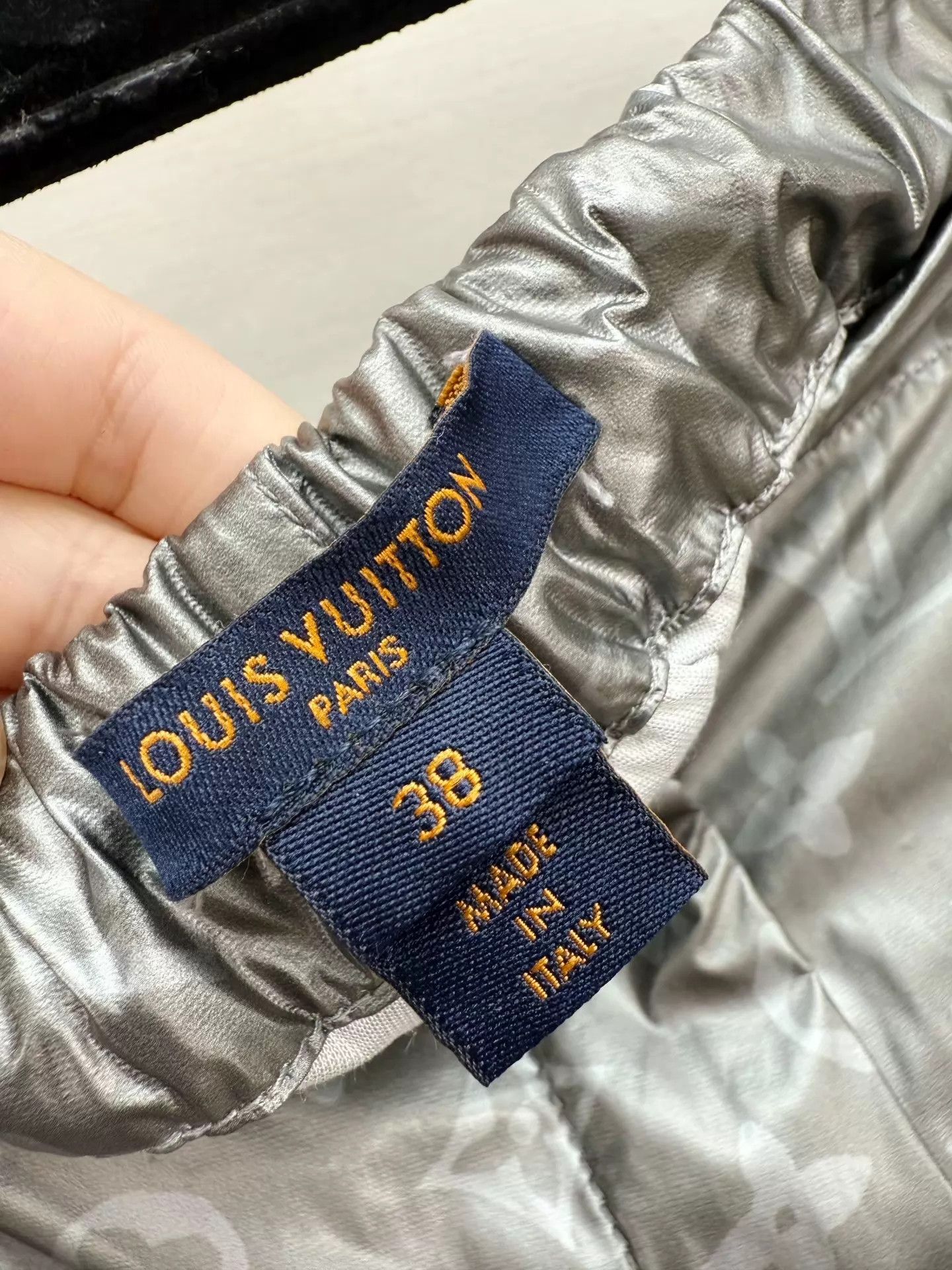 Louis Vuitton LV track pants 38 like new Size 27" / US 4 / IT 40 - 4 Thumbnail