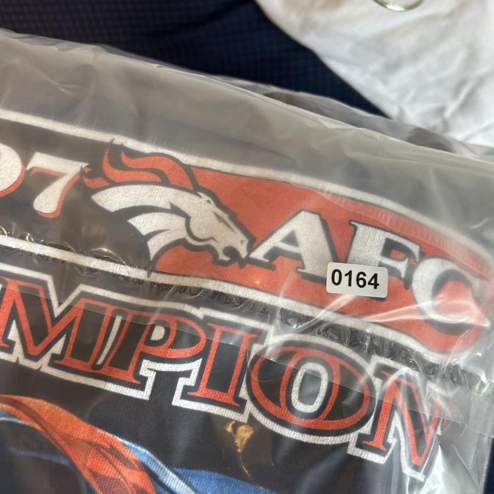 Pro Player Vintage 90s Denver Broncos NFL Helmet t Shirt M pro player Size US M / EU 48-50 / 2 - 6 Thumbnail