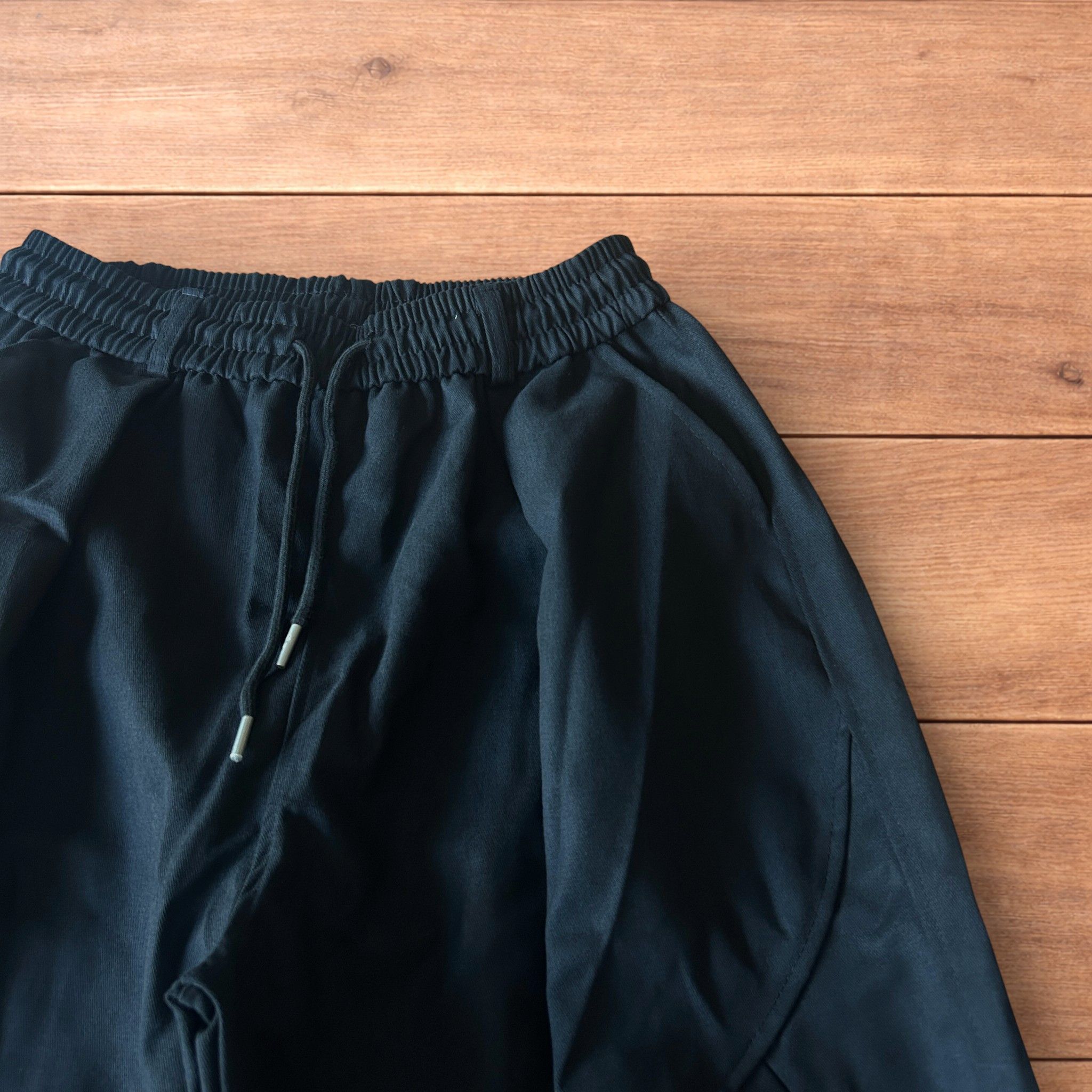 Japanese Brand Incredible super baggy wide leg cargo trousers in black. Size US 32 / EU 48 - 3 Thumbnail
