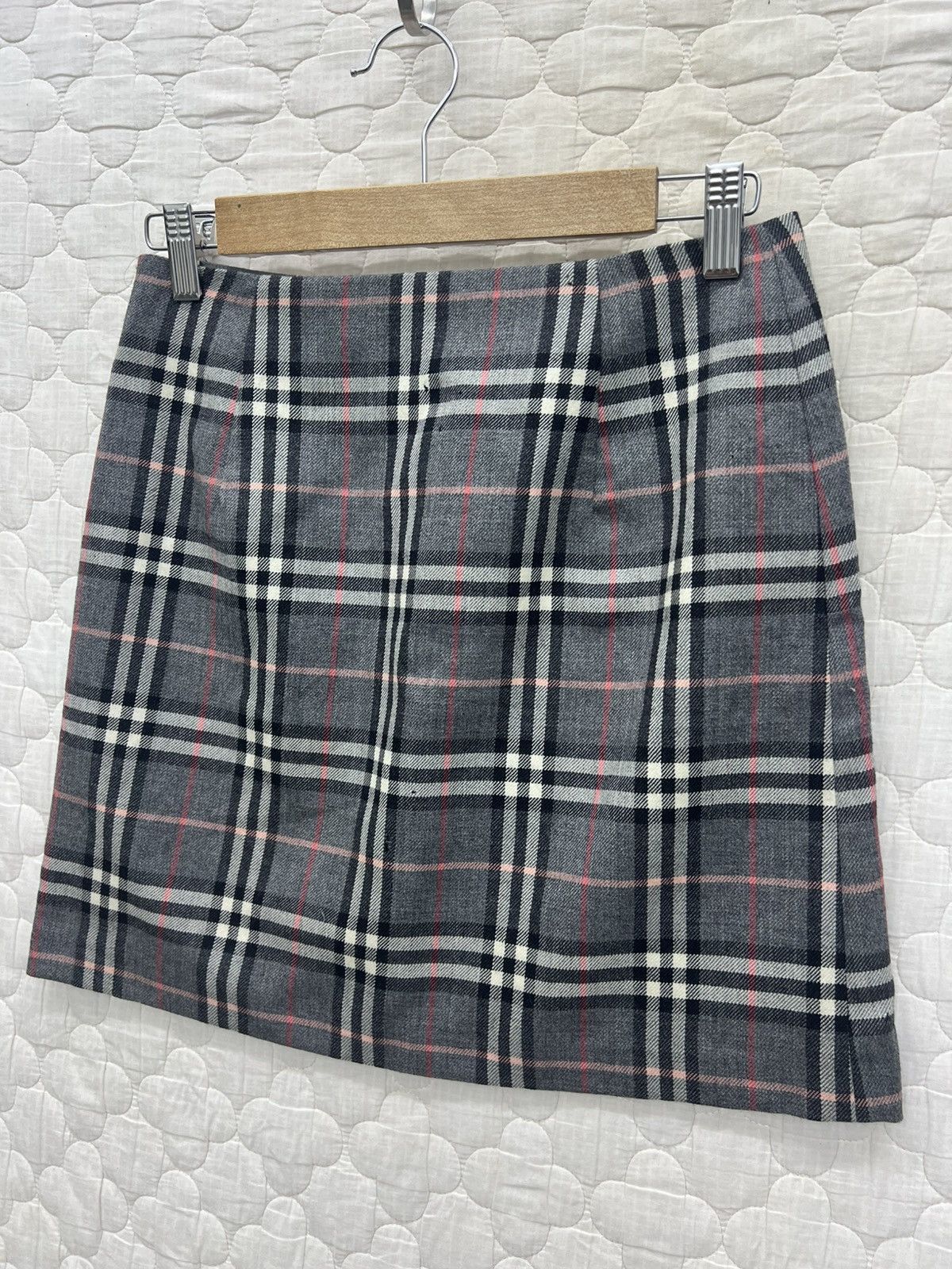 Burberry BURBERRY NOVA CHECK MINI SKIRT WOOL Size 26" / US 2 / IT 38 - 3 Thumbnail