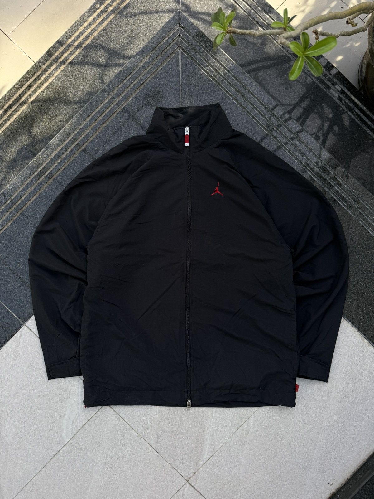 Jordan Brand 90’s JORDAN RARE BACK LOGO BASKETBALL NYLON Y2K RETRO JACKET Size US M / EU 48-50 / 2 - 3 Thumbnail