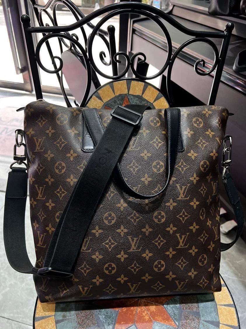 Louis Vuitton Louis Vuitton Men's Monogram Business Briefcase Size ONE SIZE - 1 Thumbnail