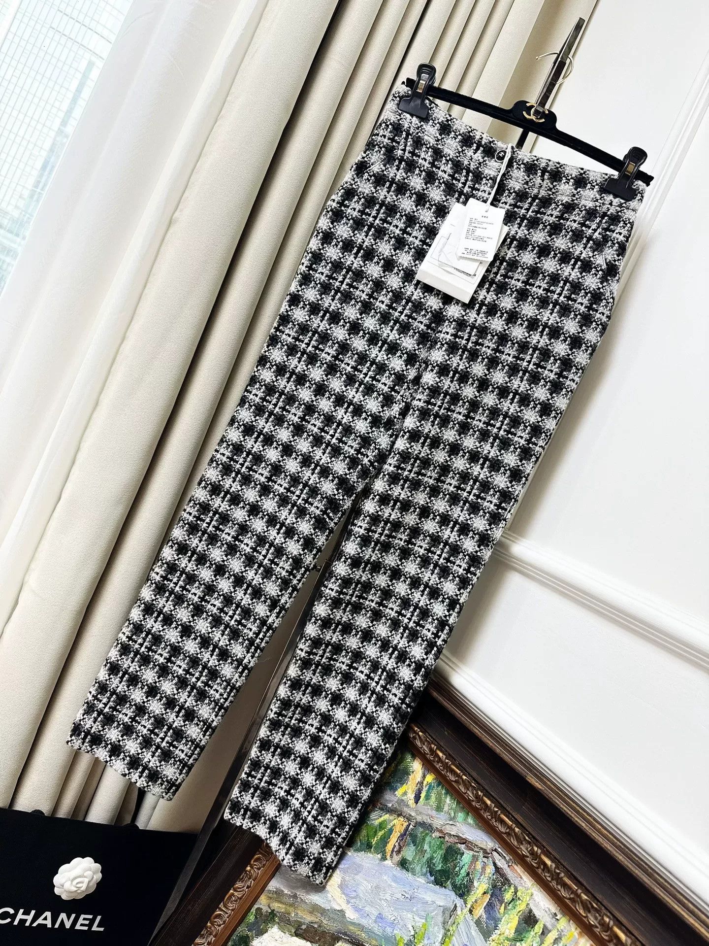 Chanel black and white houndstooth tweed pants Size US 34 / EU 50 - 1 Thumbnail