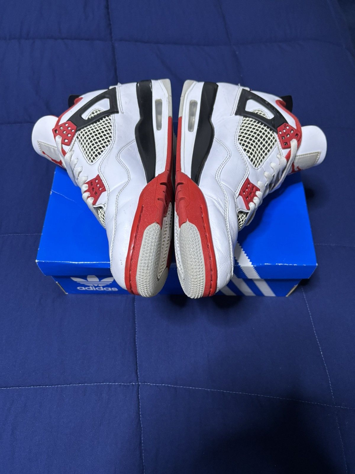 Jordan Brand Jordan 4 Retro OG Fire Red 2020 Size 10 Size US 10 / EU 43 - 4 Thumbnail