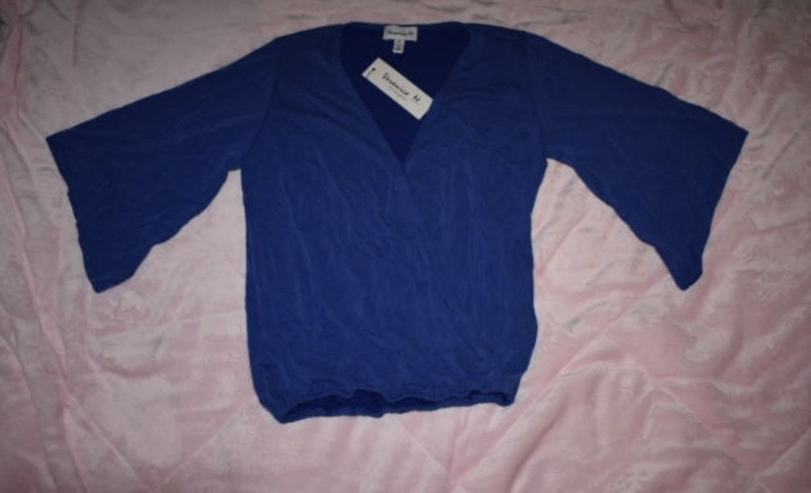 Other NWT Veronica M Blue Bell Sleeve V Neck Blouse Size XS / US 0-2 / IT 36-38 - 1 Thumbnail