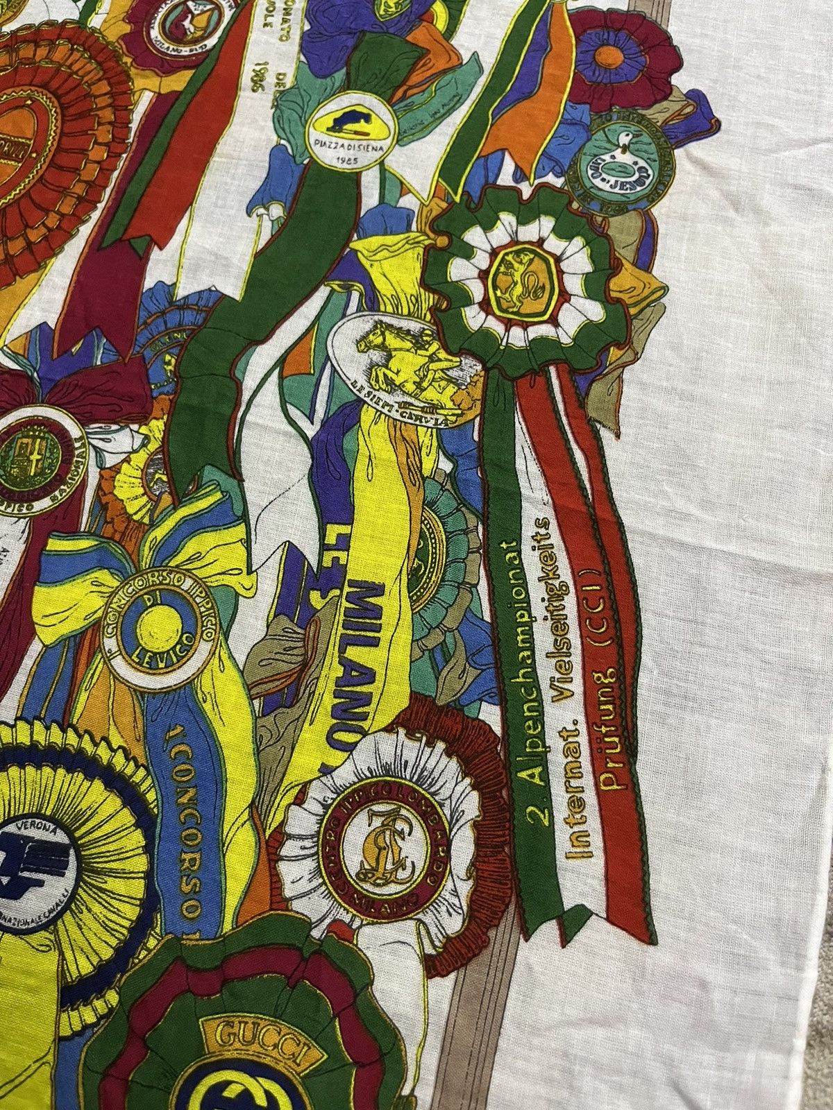 Designer Rare vintage Gucci Art design multicolour handkerchief Size ONE SIZE - 6 Thumbnail
