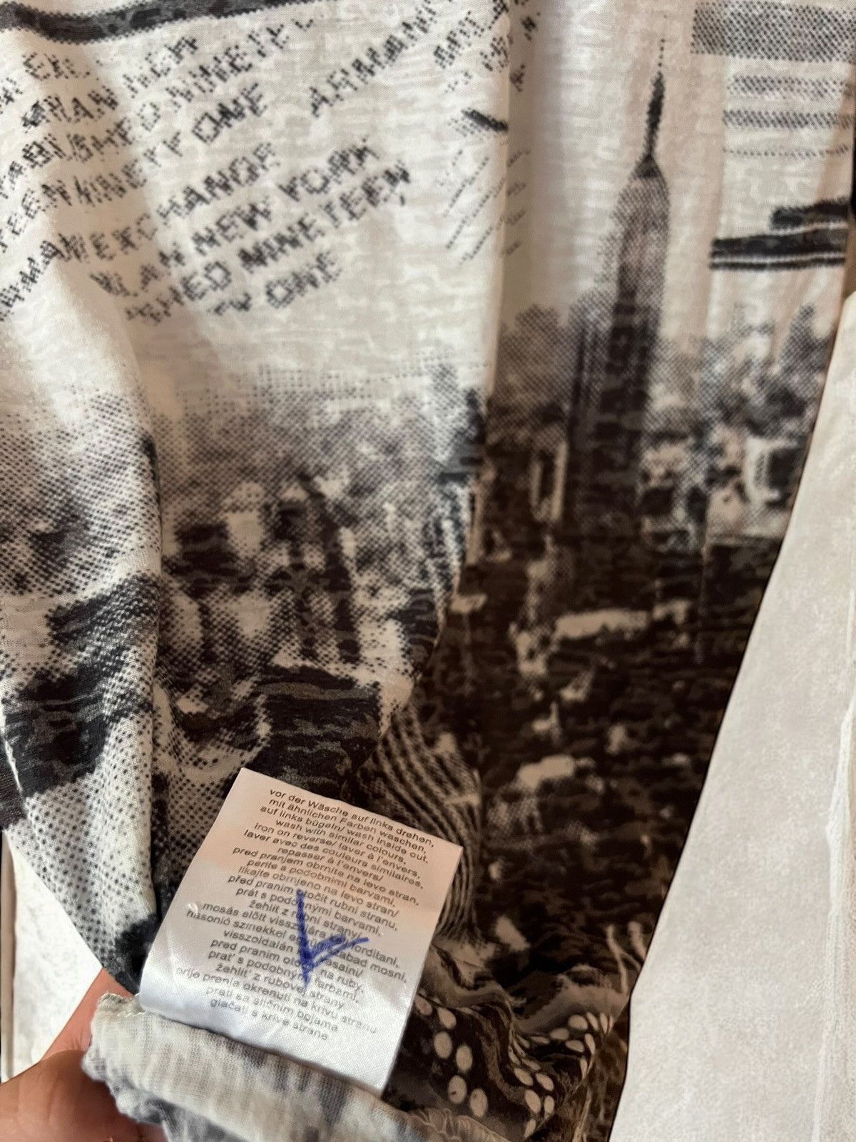 Armani × Vintage Vintage Armani Avant Garde 00s Tee T shirt City Print y2k Size US M / EU 48-50 / 2 - 7 Thumbnail