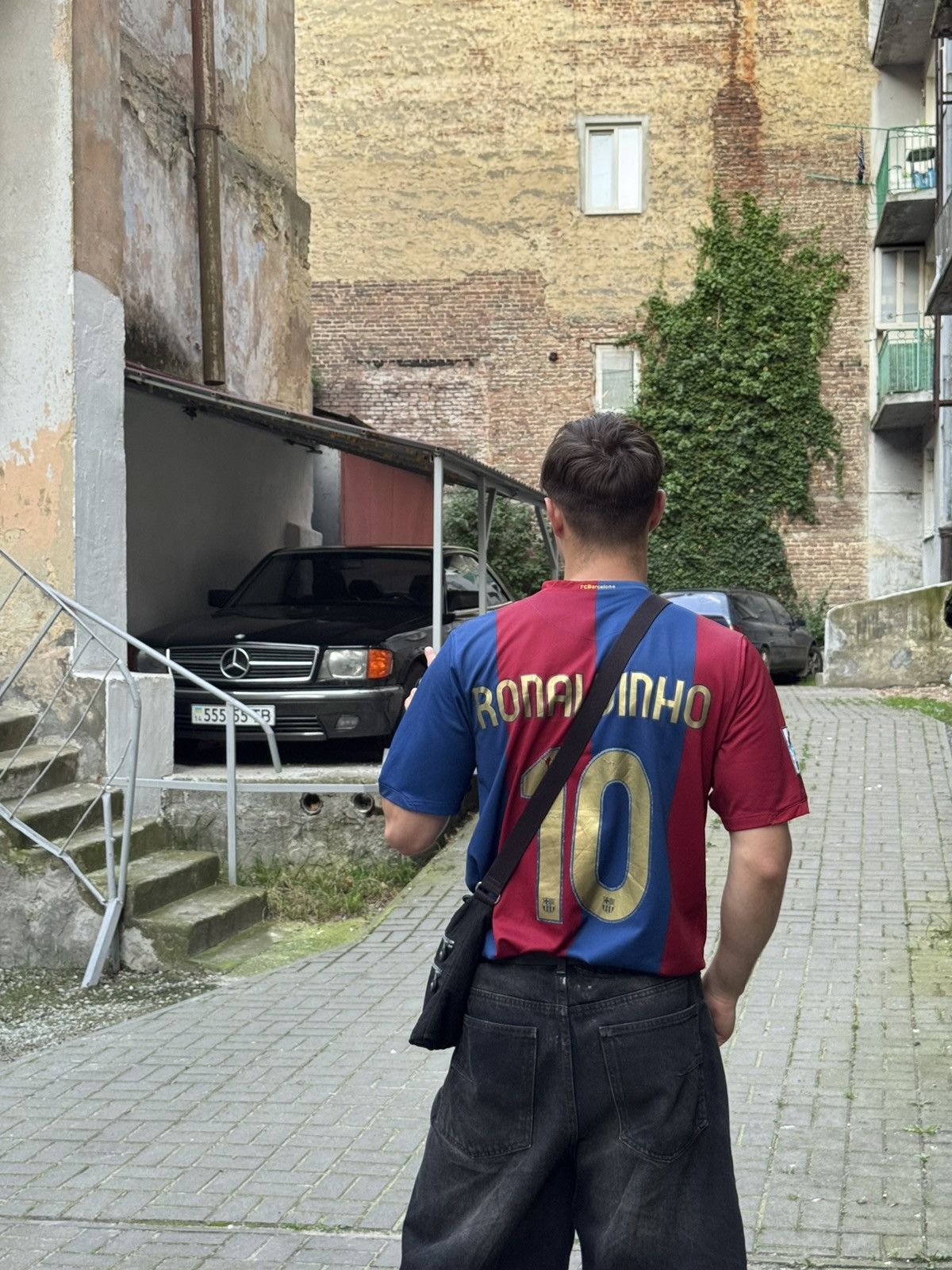 Vintage Very Rare Vintage Nike F.C.Barcelona Ronaldinho 10 Size US L / EU 52-54 / 3 - 10 Thumbnail