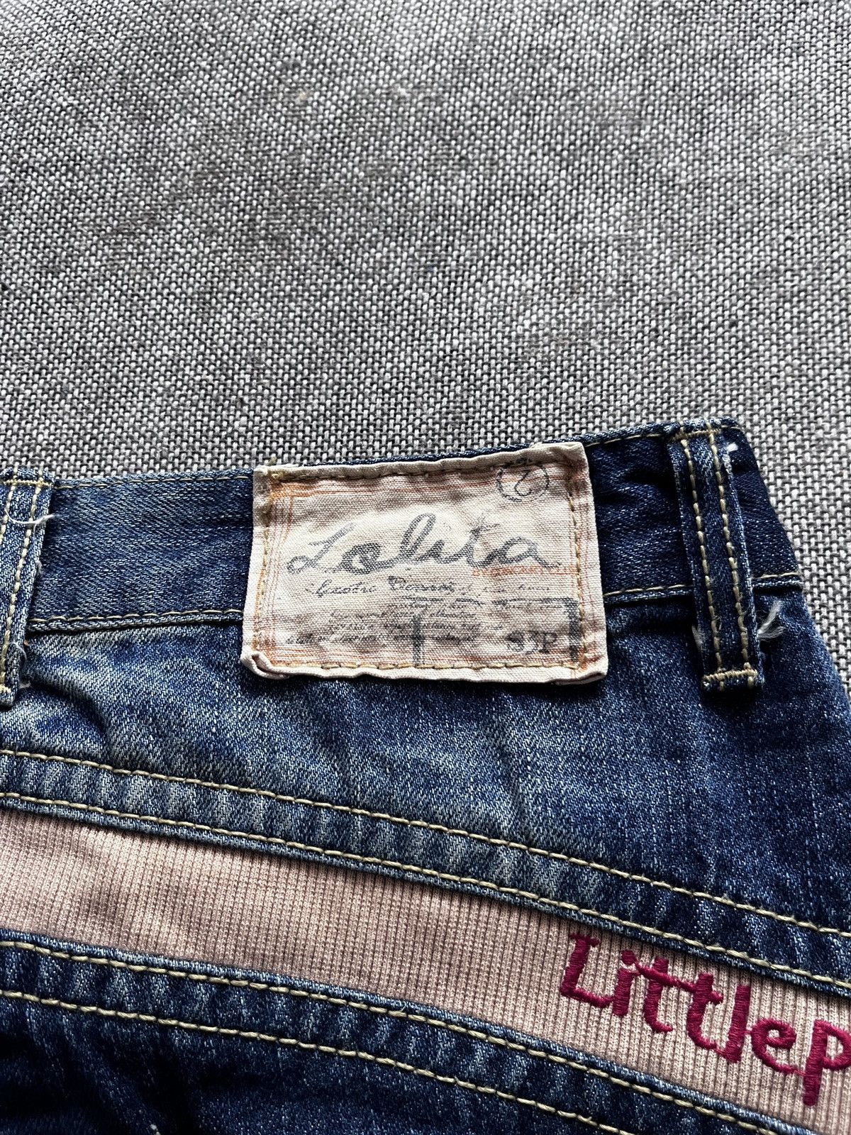 Japanese Brand yoshitomo Nara Lolita Faded Jeans Size US 31 - 12 Thumbnail