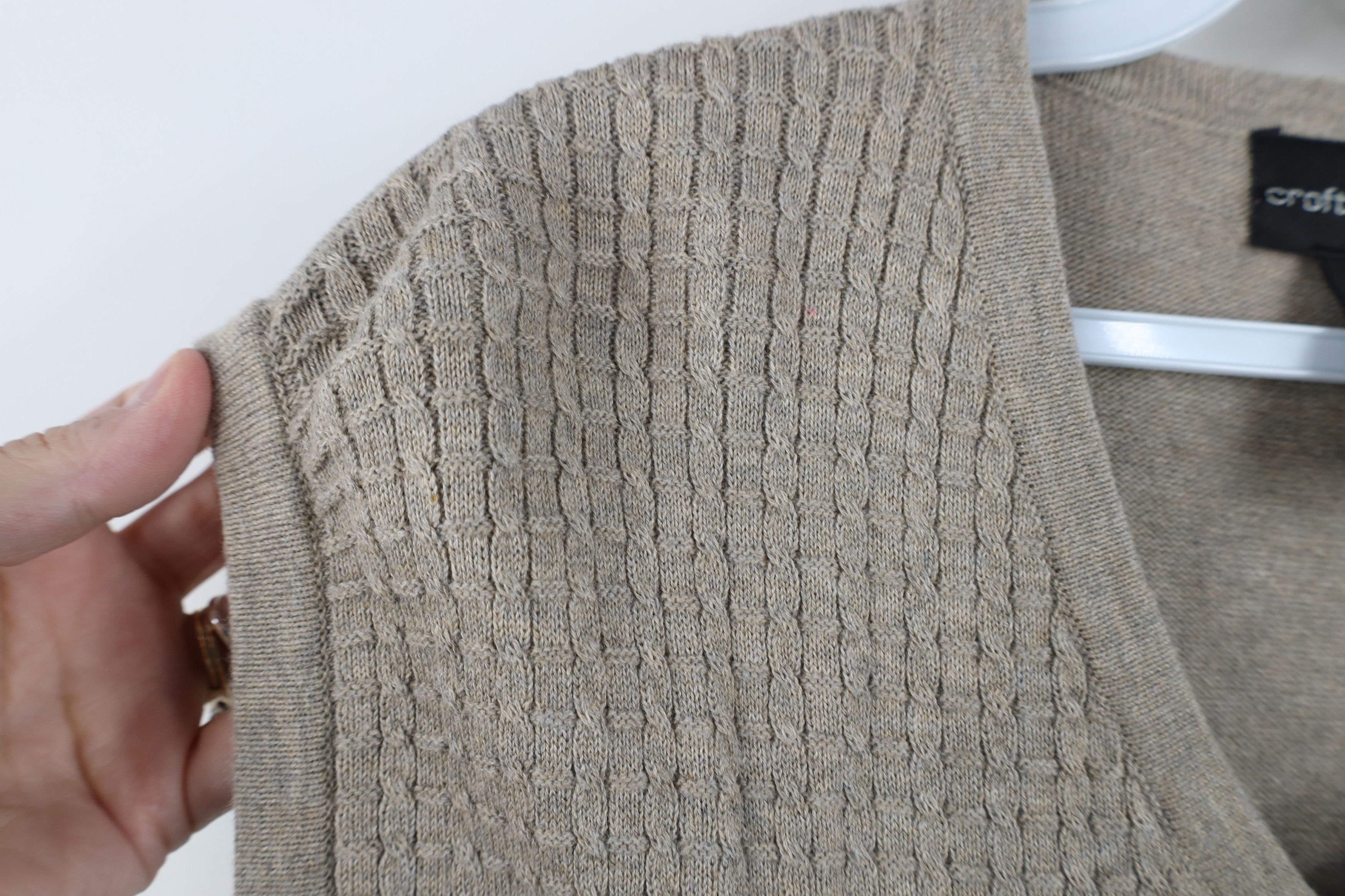 Vintage Vintage 90s Streetwear Cable Knit V-Neck Sweater Vest Beige Size US XL / EU 56 / 4 - 6 Thumbnail