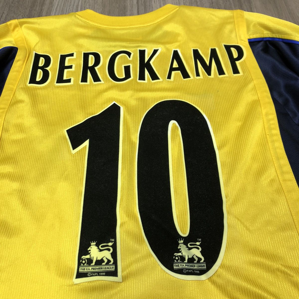 Nike Arsenal 99/00 away shirt #10 Bergkamp Size US S / EU 44-46 / 1 - 5 Thumbnail