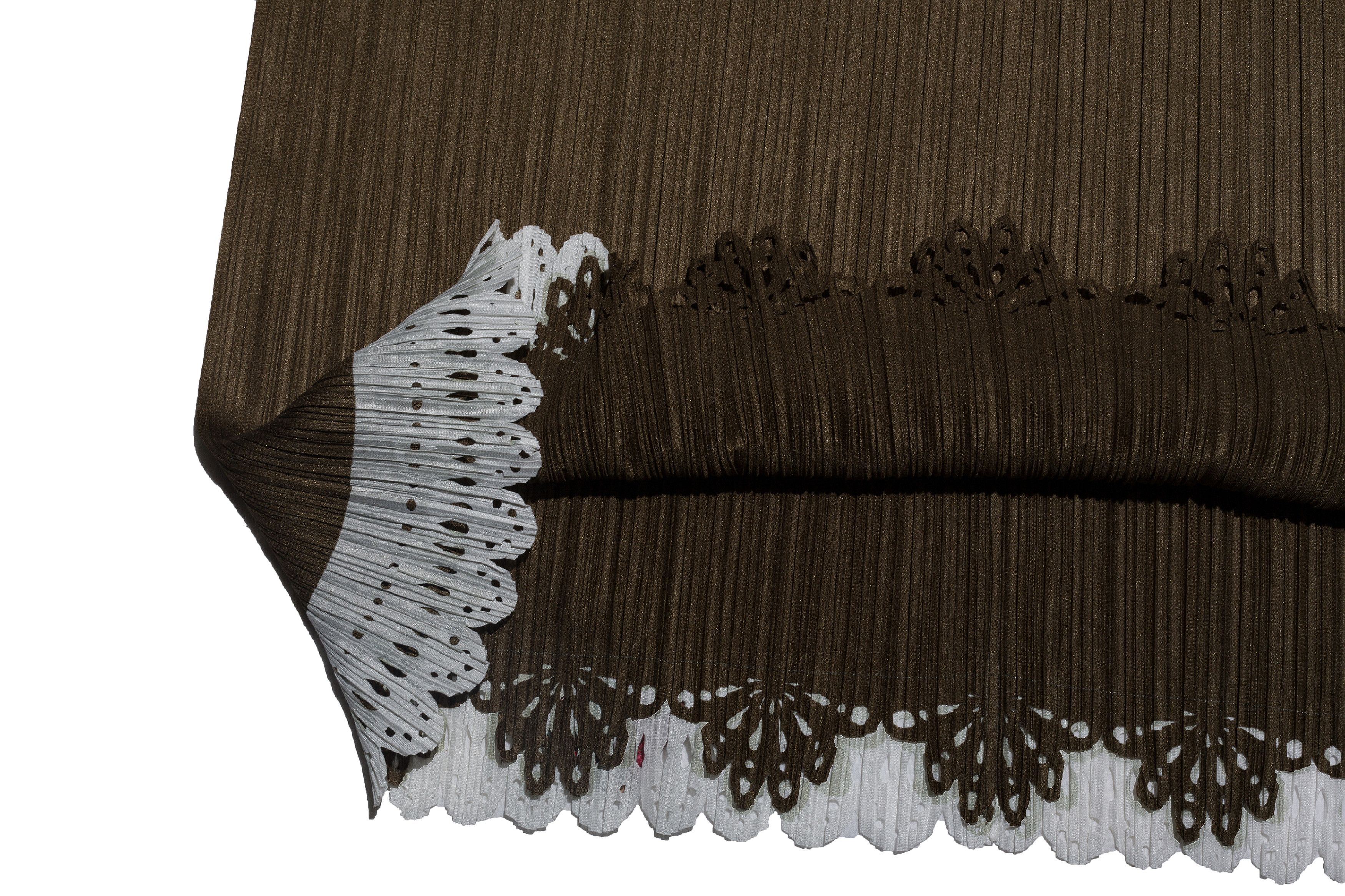 Issey Miyake Lace Tipped Pleated 'C' Box Shawl Size L / US 10 / IT 46 - 3 Thumbnail
