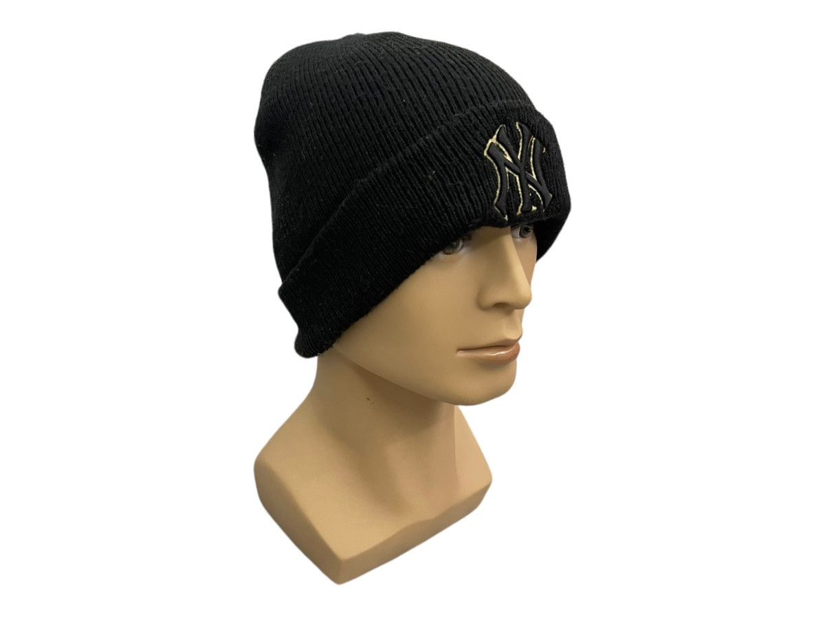 MLB ew York Yankees Black Beanie - Gold Outline Embroidered Logo Size ONE SIZE - 2 Thumbnail