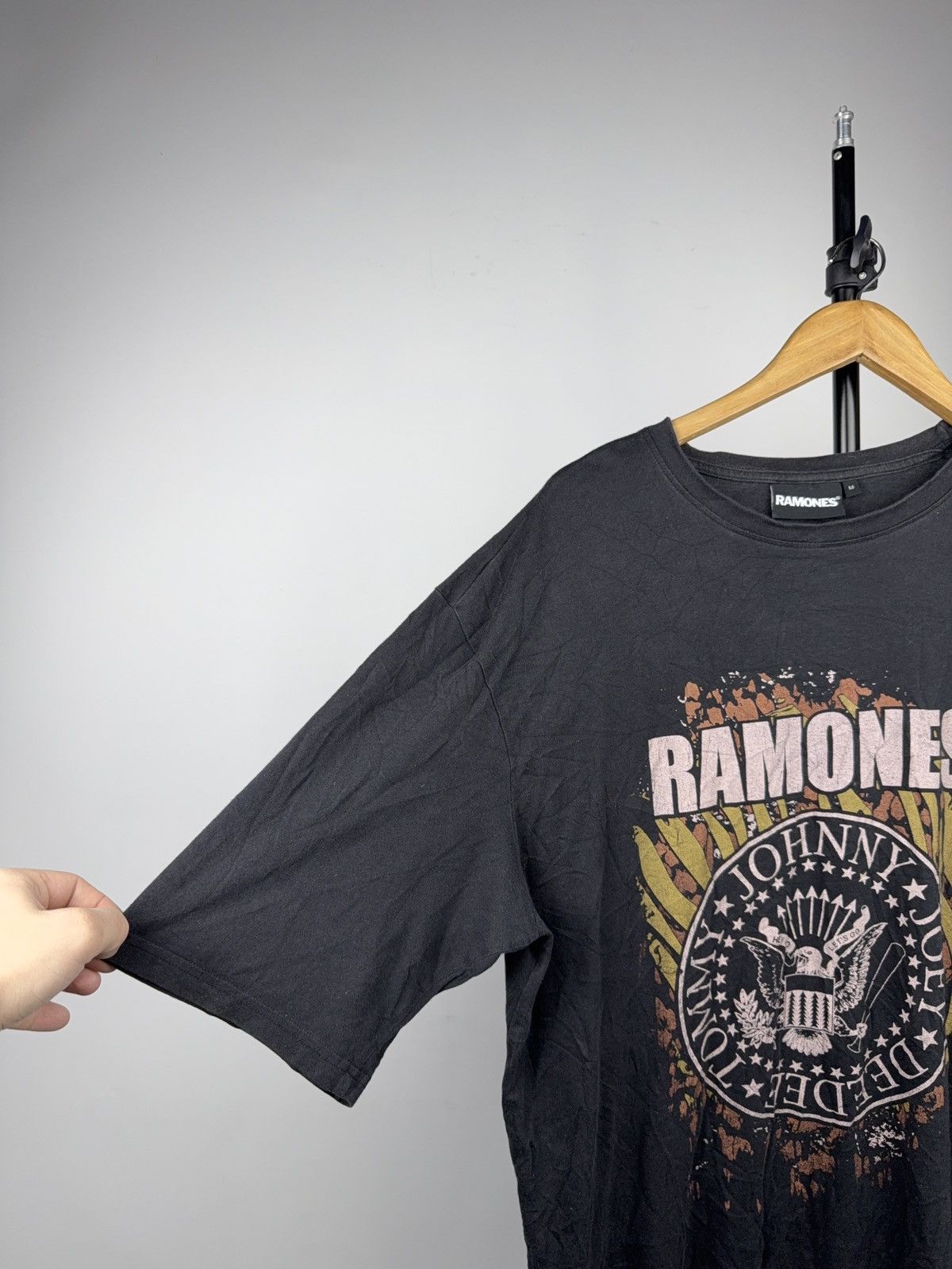 Band Tees 2021 Ramones Classic Seal Punk Rock T-Shirt Size M-L Size US L / EU 52-54 / 3 - 7 Thumbnail