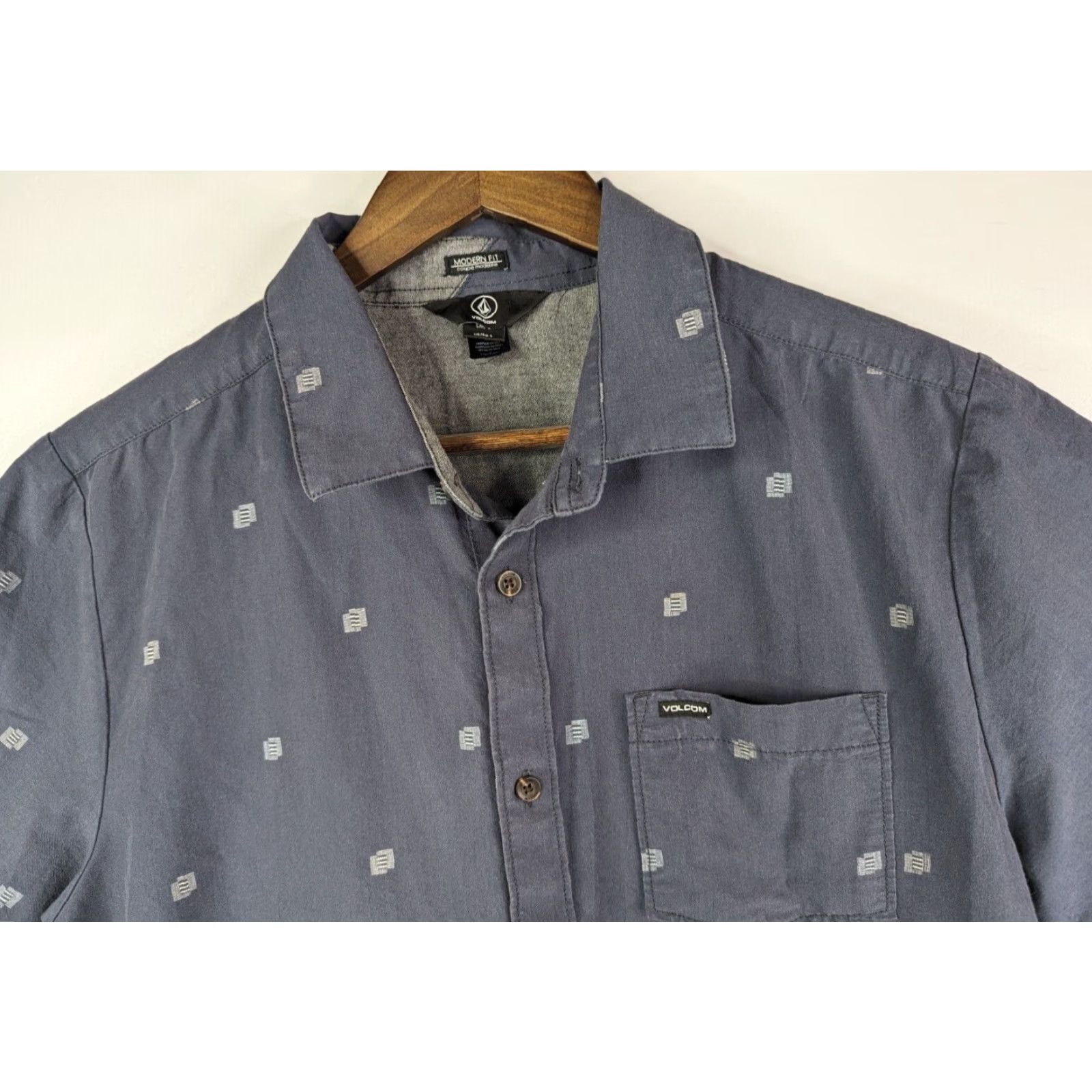 Volcom Volcom Button-Up Shirt Mens Large Short Sleeve Preppy Classic Cotton Polyester Blue Size US L / EU 52-54 / 3 - 2 Thumbnail