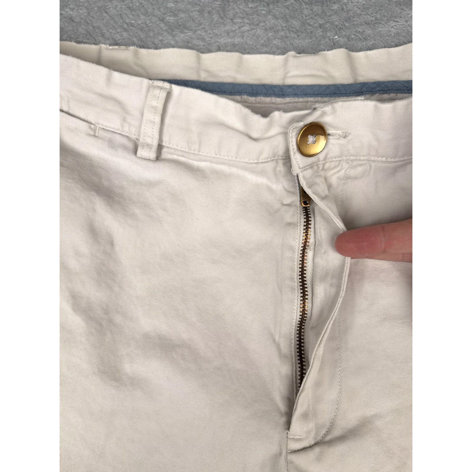 Polo Ralph Lauren **Ralph Lauren Men's Beige Classic Fit 9" Chino Shorts** User: Ralph Lauren Men's Beige Classic Fit 9" Chino Shorts Size US L / EU 52-54 / 3 - 6 Thumbnail