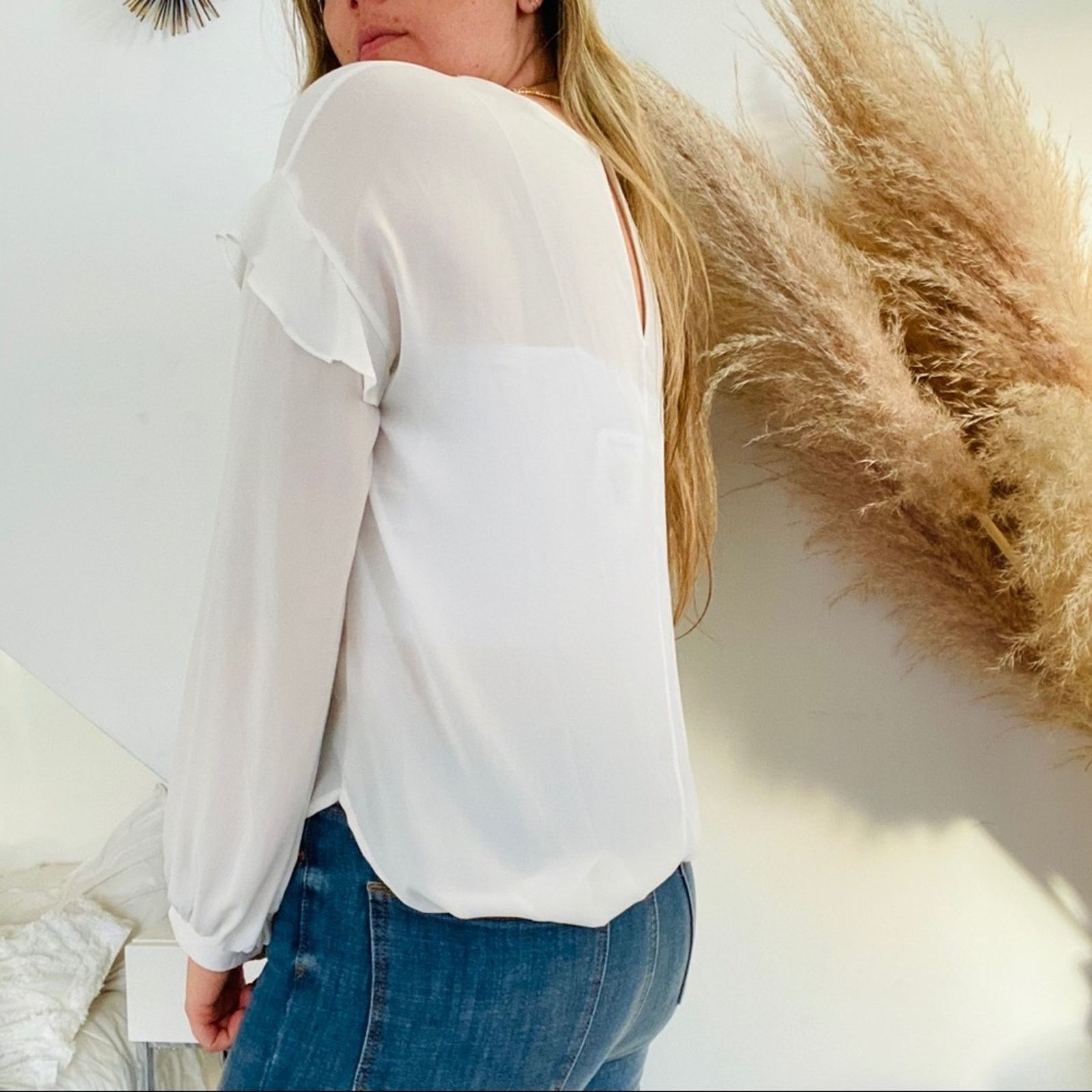 Nordstrom NORDSTROM LUSH White Ruffle Button Long Sleeve Blouse Shirt Size M / US 6-8 / IT 42-44 - 3 Thumbnail