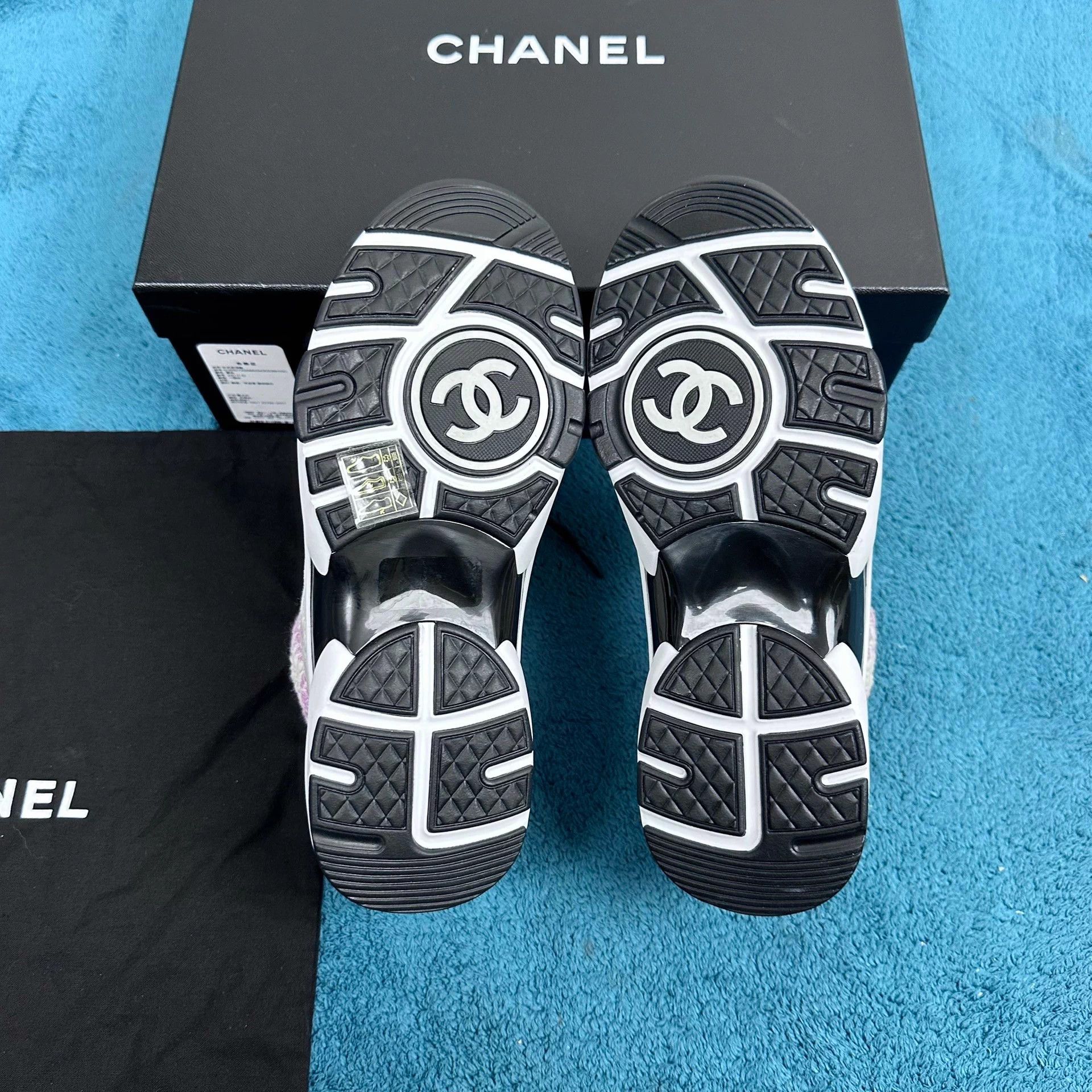 Chanel Chanel tweed low-top sneakers blush beige size 36 Size US 5 / IT 35 - 5 Thumbnail