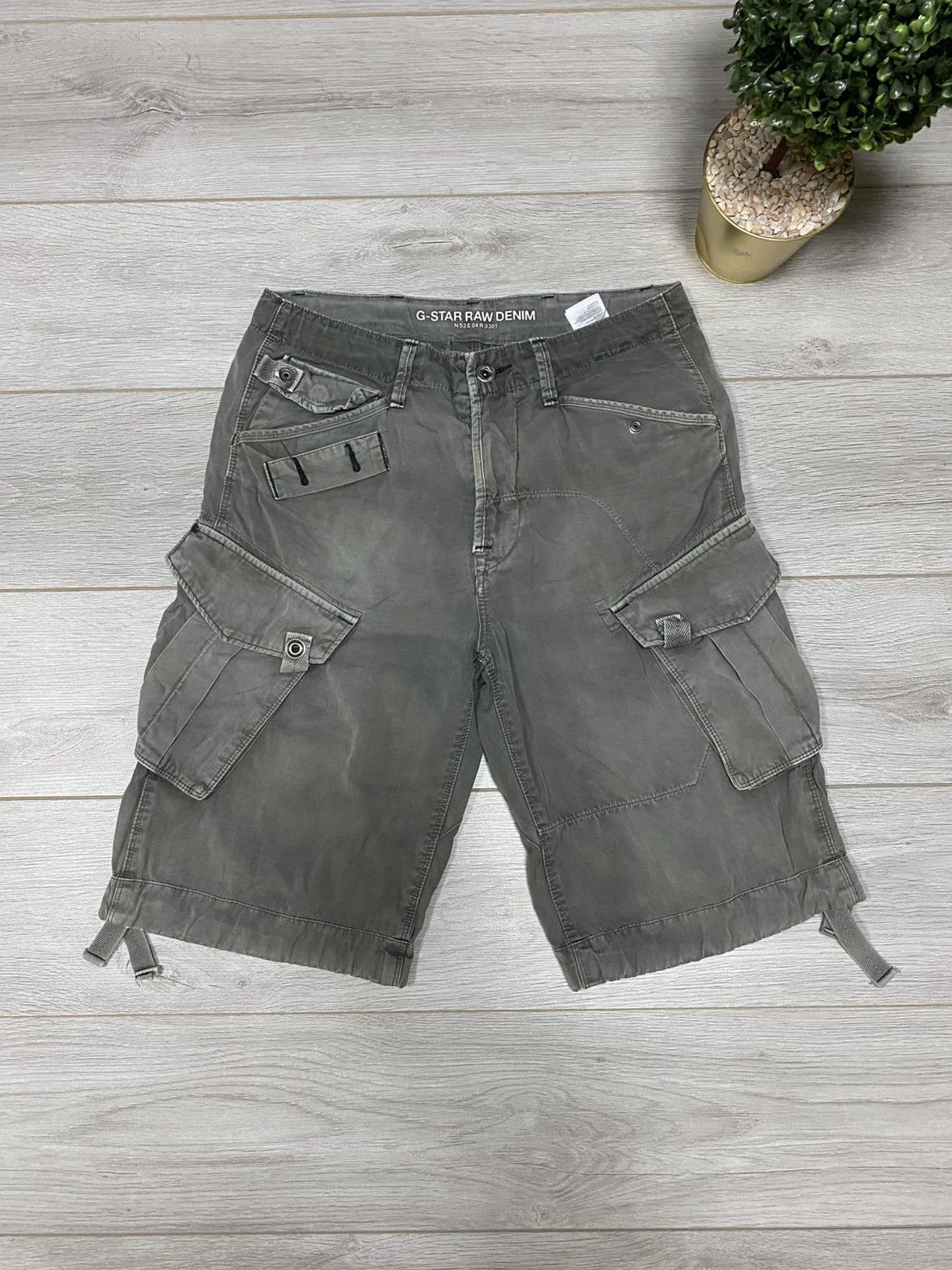 G-Star G star raw vintage big logo cargo shorts faded Size US 32 / EU 48 - 2 Thumbnail
