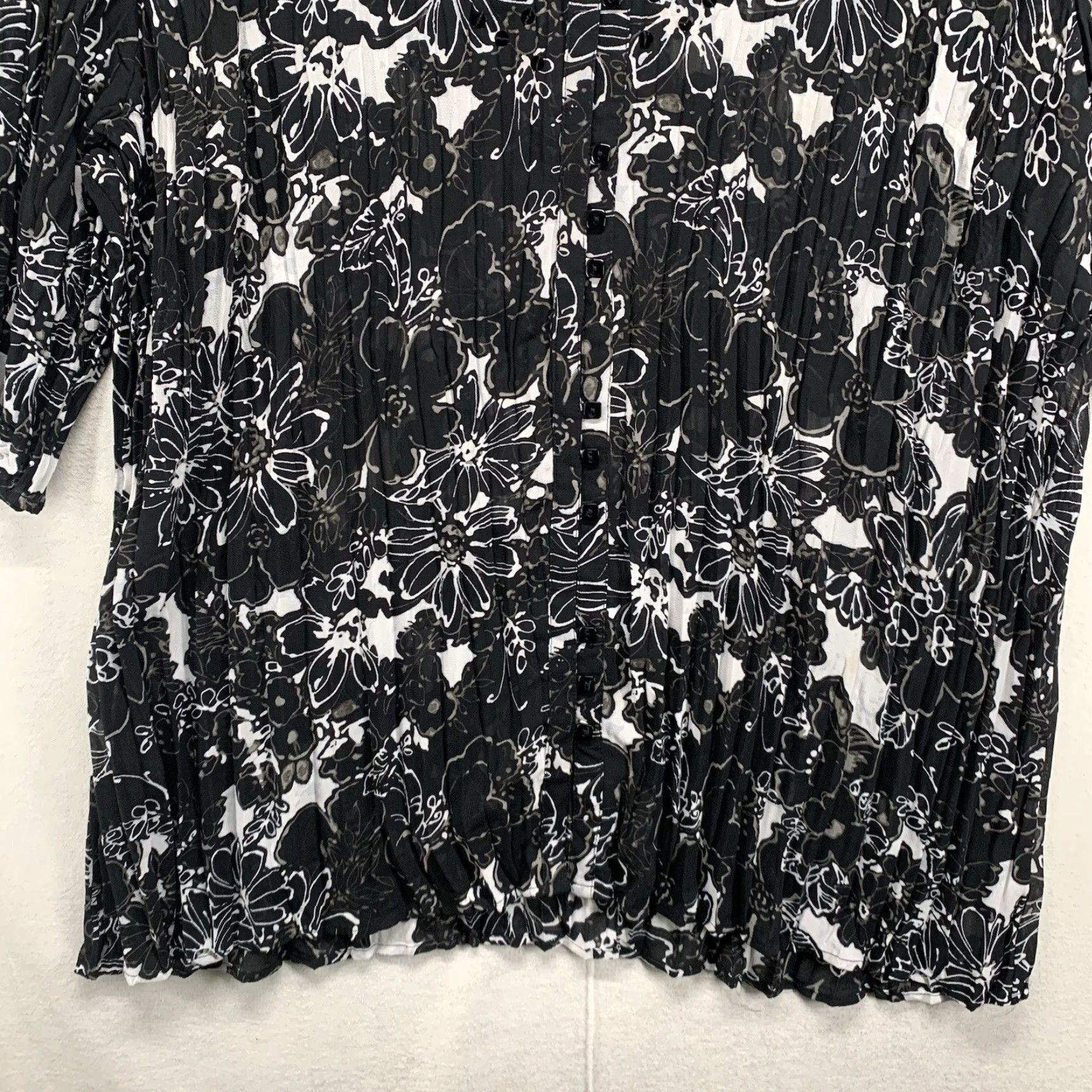 Vintage Lane Bryant Blouse Shirt 22 Black All Over Flower Print Sheer Rhinestone 3/4 Sleeve V-Neck Pullover Womens Size 3XL / US 20-22 - 4 Thumbnail