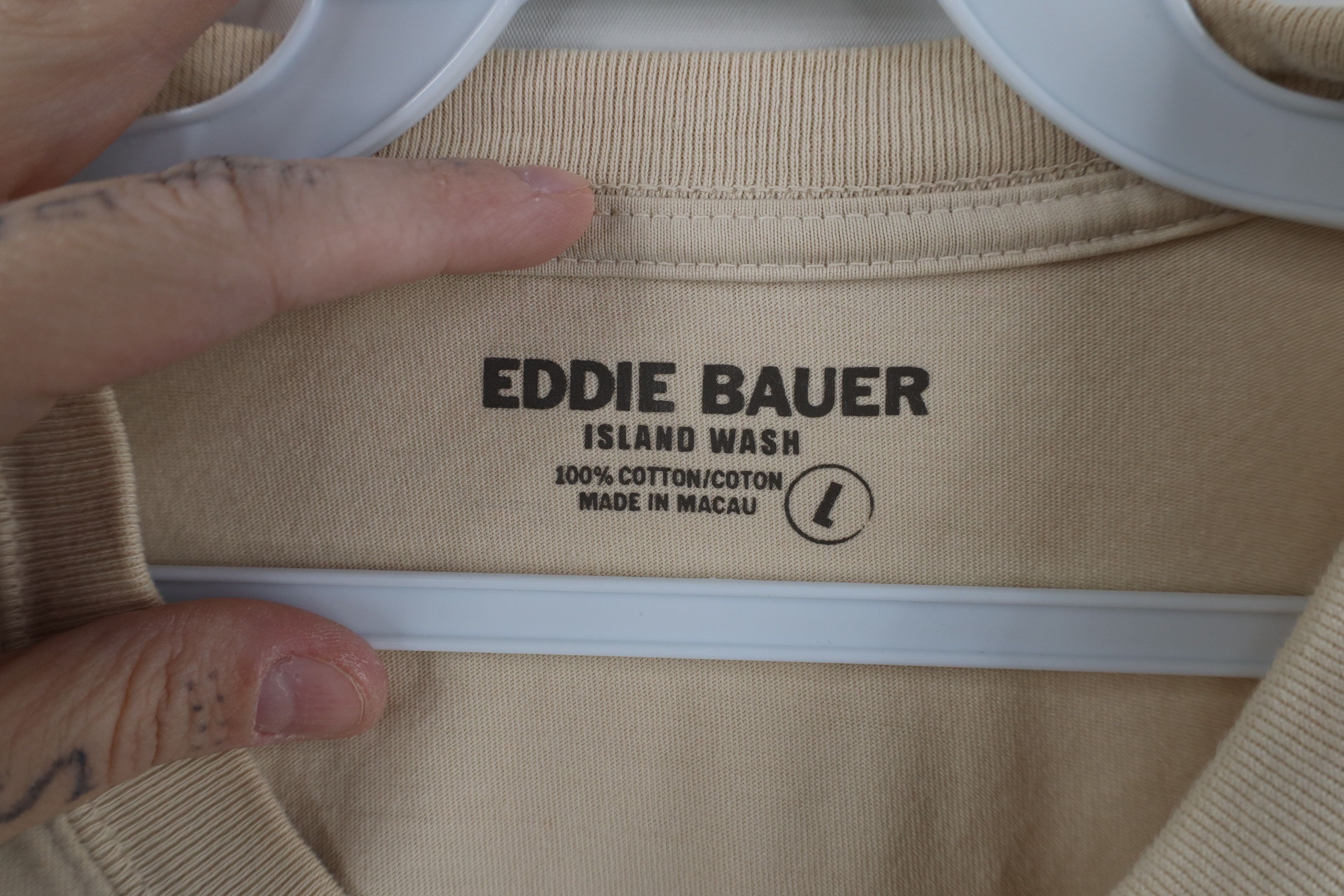 Eddie Bauer Vintage Y2K Eddie Bauer Stonewash Pocket T-Shirt Beige Size US L / EU 52-54 / 3 - 10 Thumbnail