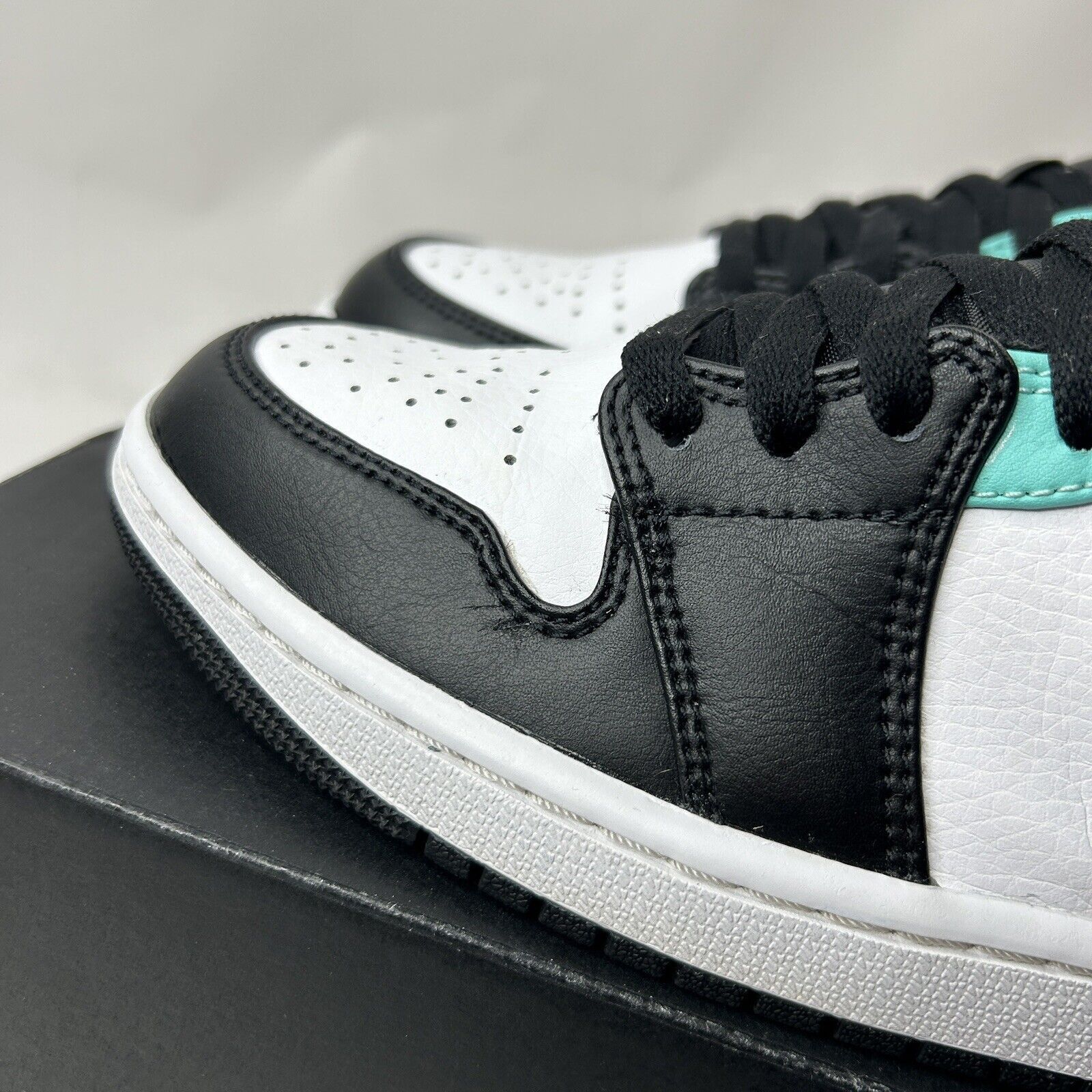 Nike Nike Air Jordan 1 Mid Retro “Tropical Twist” 2024 Size US 9 / EU 42 - 9 Thumbnail