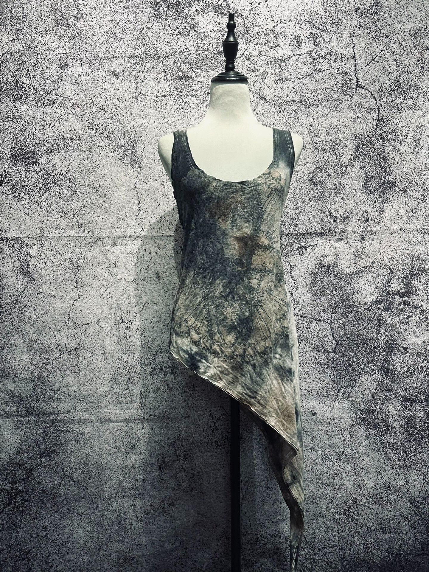 Asymmetrical Gradient Skull Strap Top