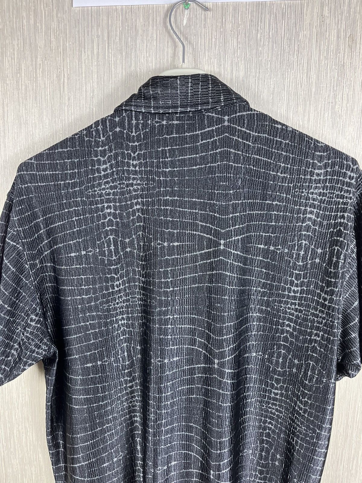 Guess × Vintage Vintage Guess USA nylon crocodile skin short sleeve shirt Size US S / EU 44-46 / 1 - 20 Thumbnail
