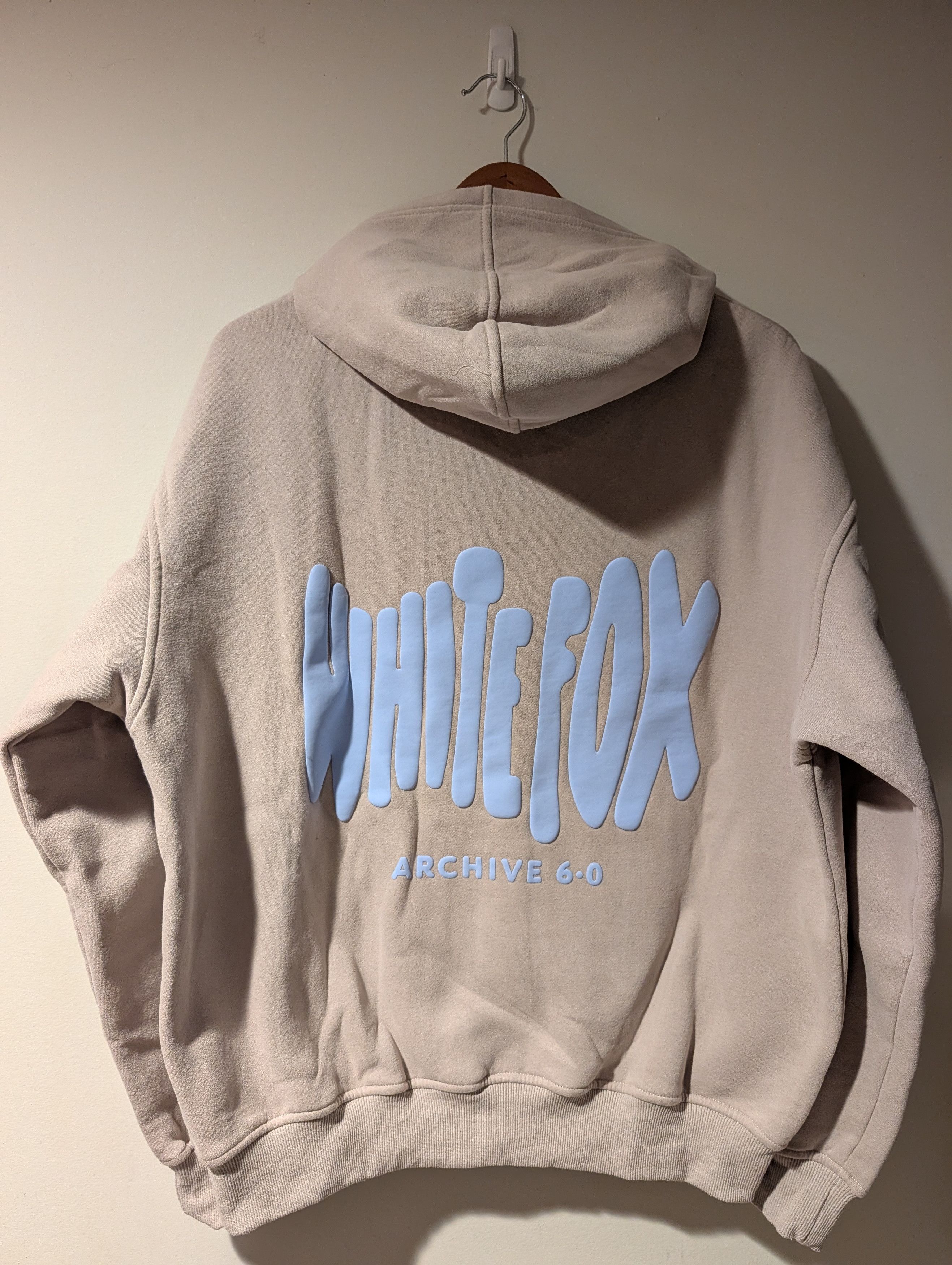 Gildan White Fox Hoodie Womens S/M Archive 6.0 Oversized Puff Print Size M / US 6-8 / IT 42-44 - 1 Thumbnail