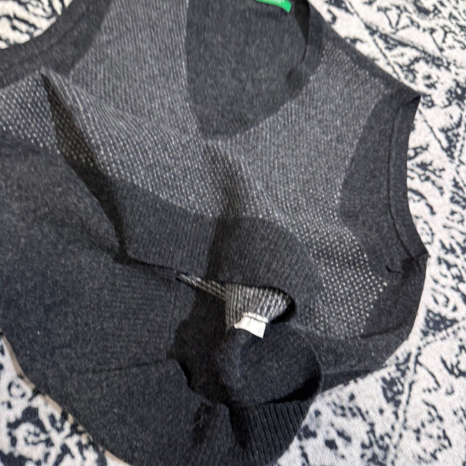 Vintage Vintage Unisex Black Wool Vest Sweater Size M 90s Oldmoney Size US M / EU 48-50 / 2 - 8 Thumbnail