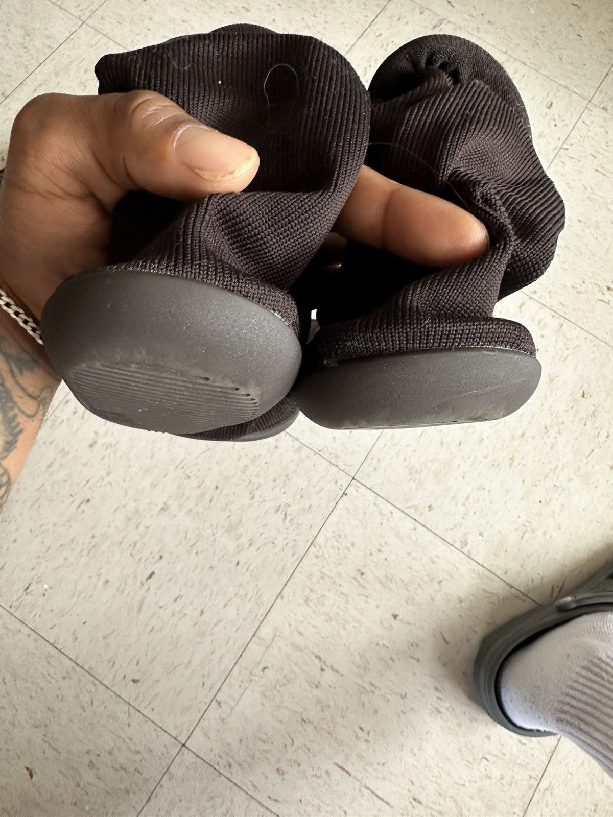 Yeezy Yeezy Pods Size US 10 / EU 43 - 7 Thumbnail