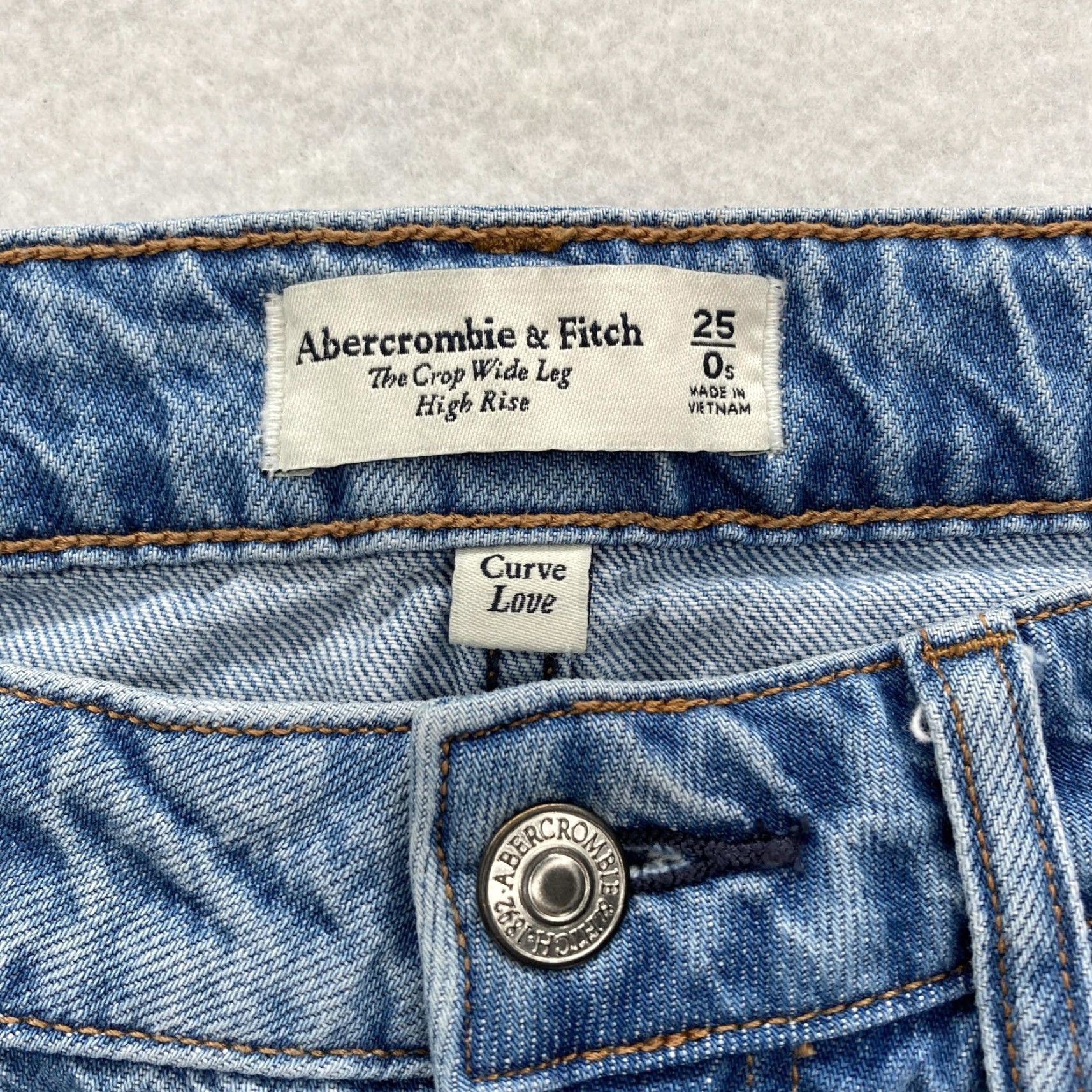 Abercrombie & Fitch Abercrombie & Fitch Jeans Womens 0S High Rise Crop Wide Leg Curve Love Raw Hem Jeans Womens 0S Short Light Bio Blue 23 in Inseam Size 25" / US 0 / IT 36 - 4 Thumbnail