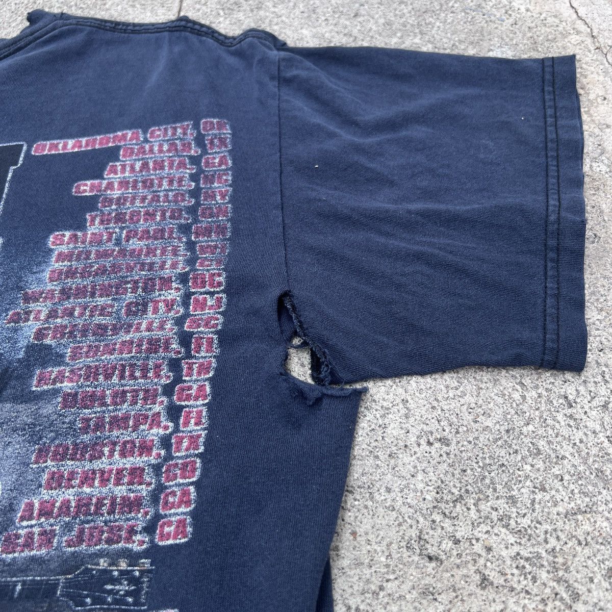 Band Tees Vintage Y2K Bon Jovi Tour Tee Distressed Thrashed Faded Size US L / EU 52-54 / 3 - 15 Thumbnail