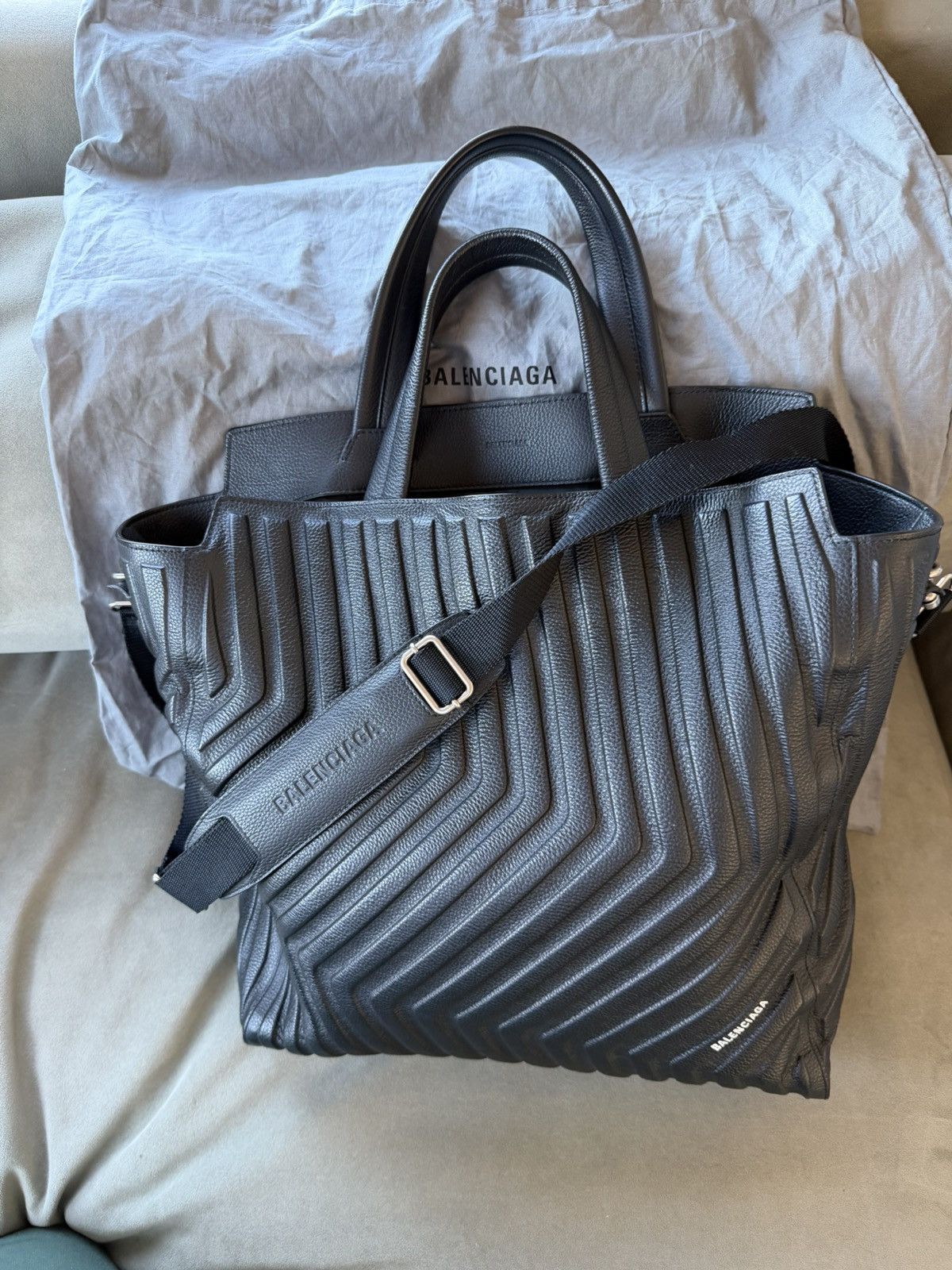 Balenciaga Balenciaga leather Car Sling/tote bag RARE with dust bag Size ONE SIZE - 1 Thumbnail